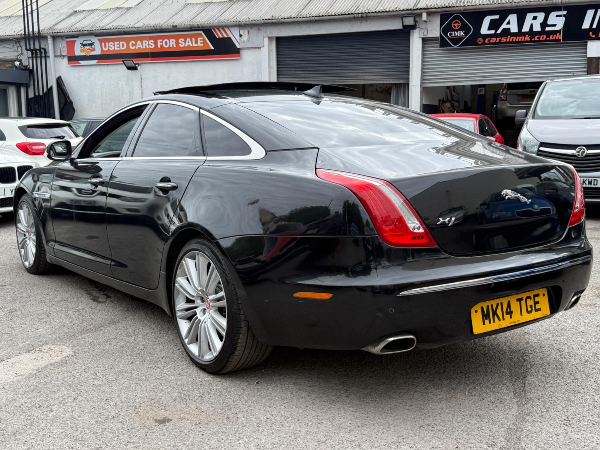 Jaguar XJ - Image 16