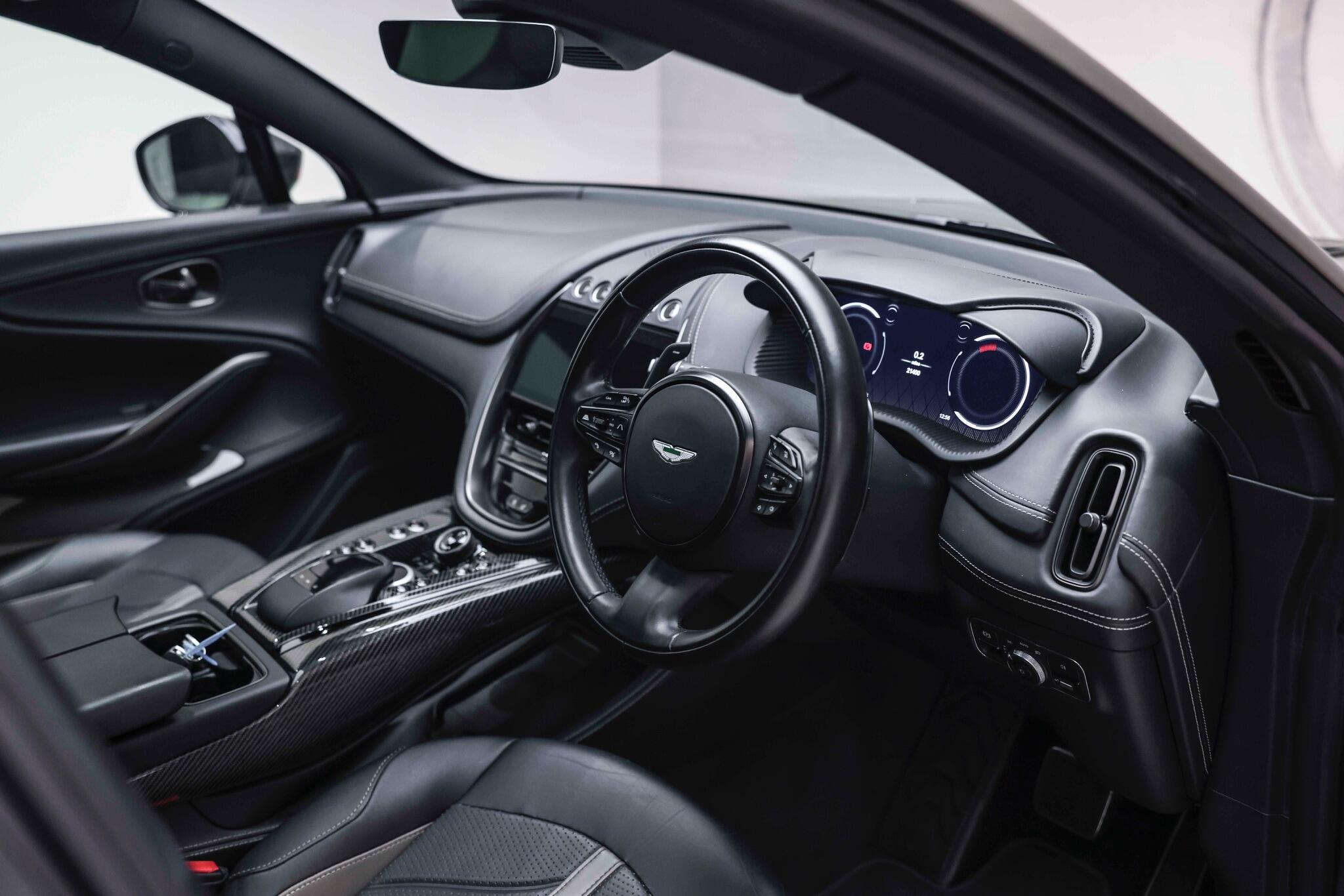 Aston Martin DBX view 37