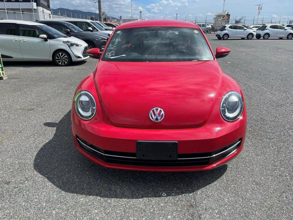 Volkswagen Beetle view 7