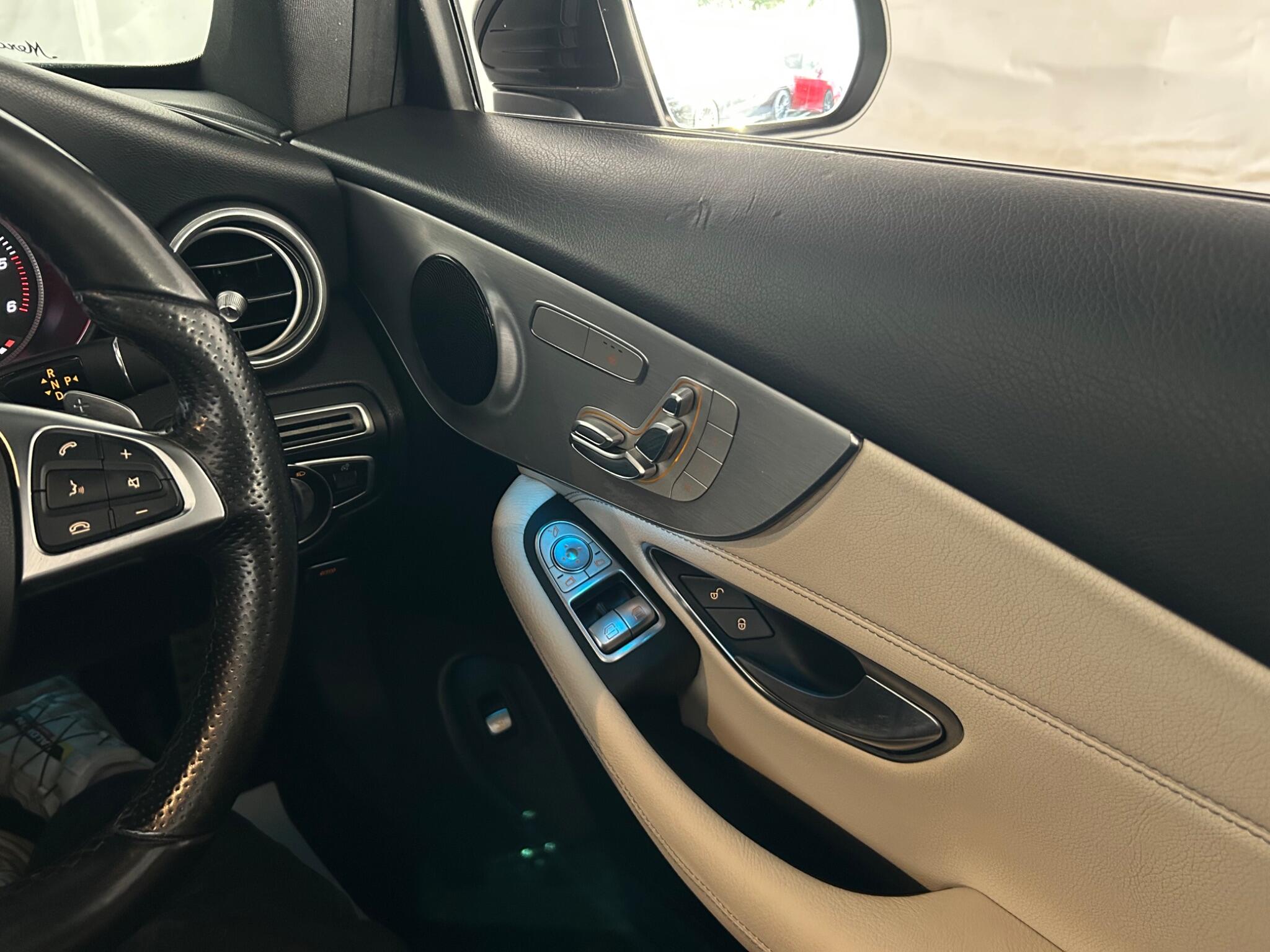 Mercedes-Benz C-Class view 26