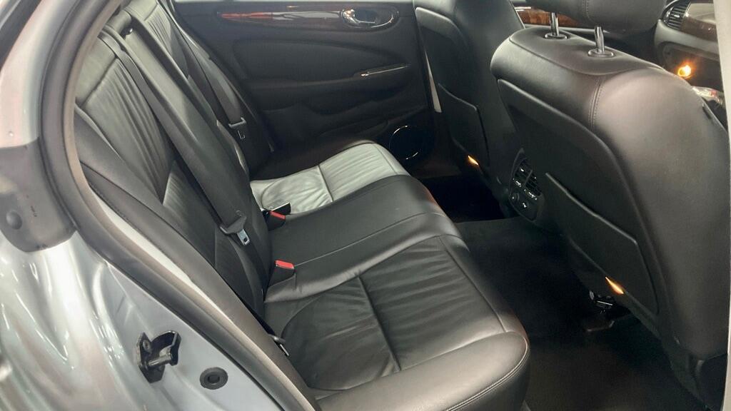 Jaguar XJ view 7