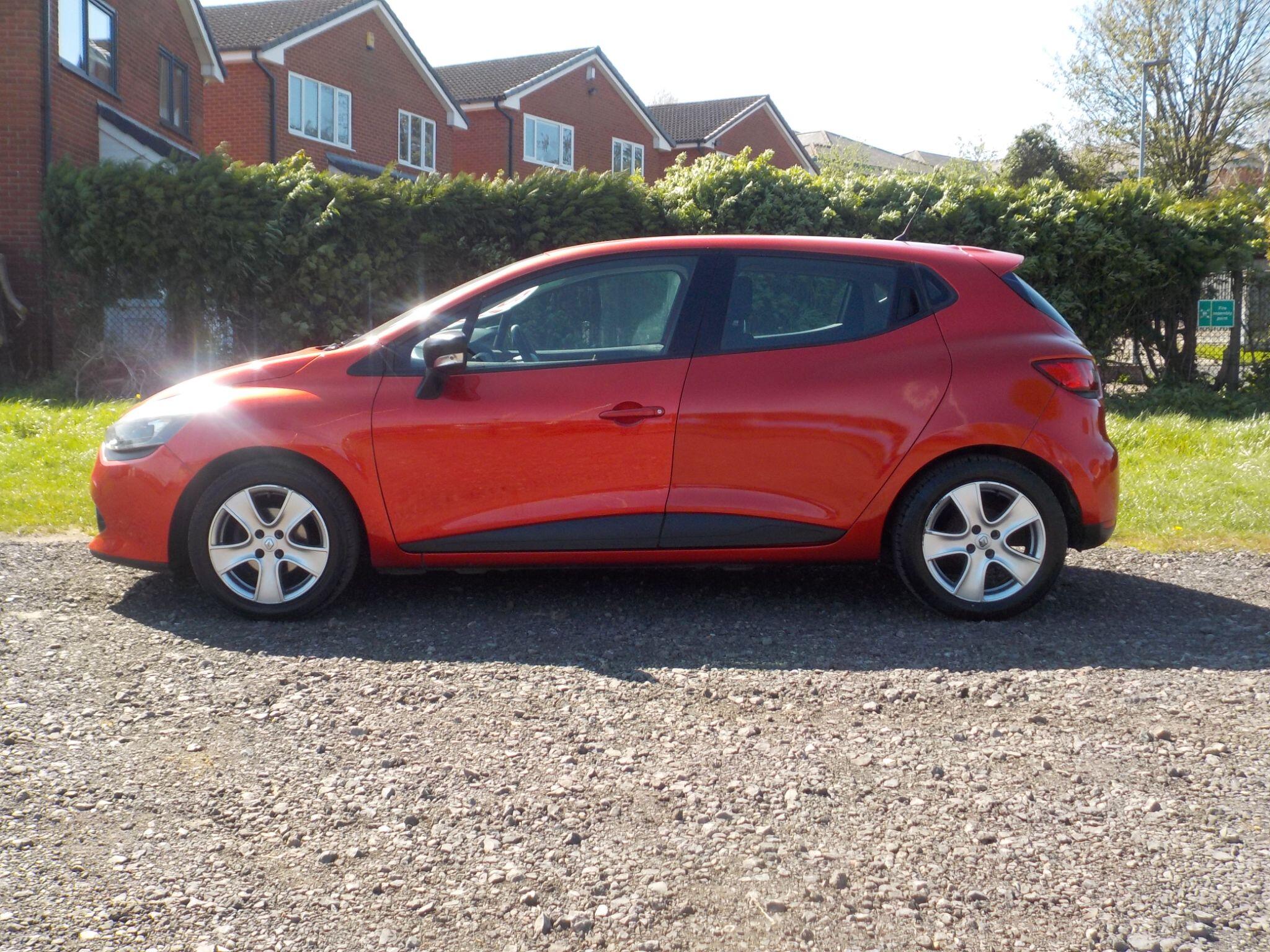Renault Clio 0.9 TCe Play Euro 6 (s/s) 5dr