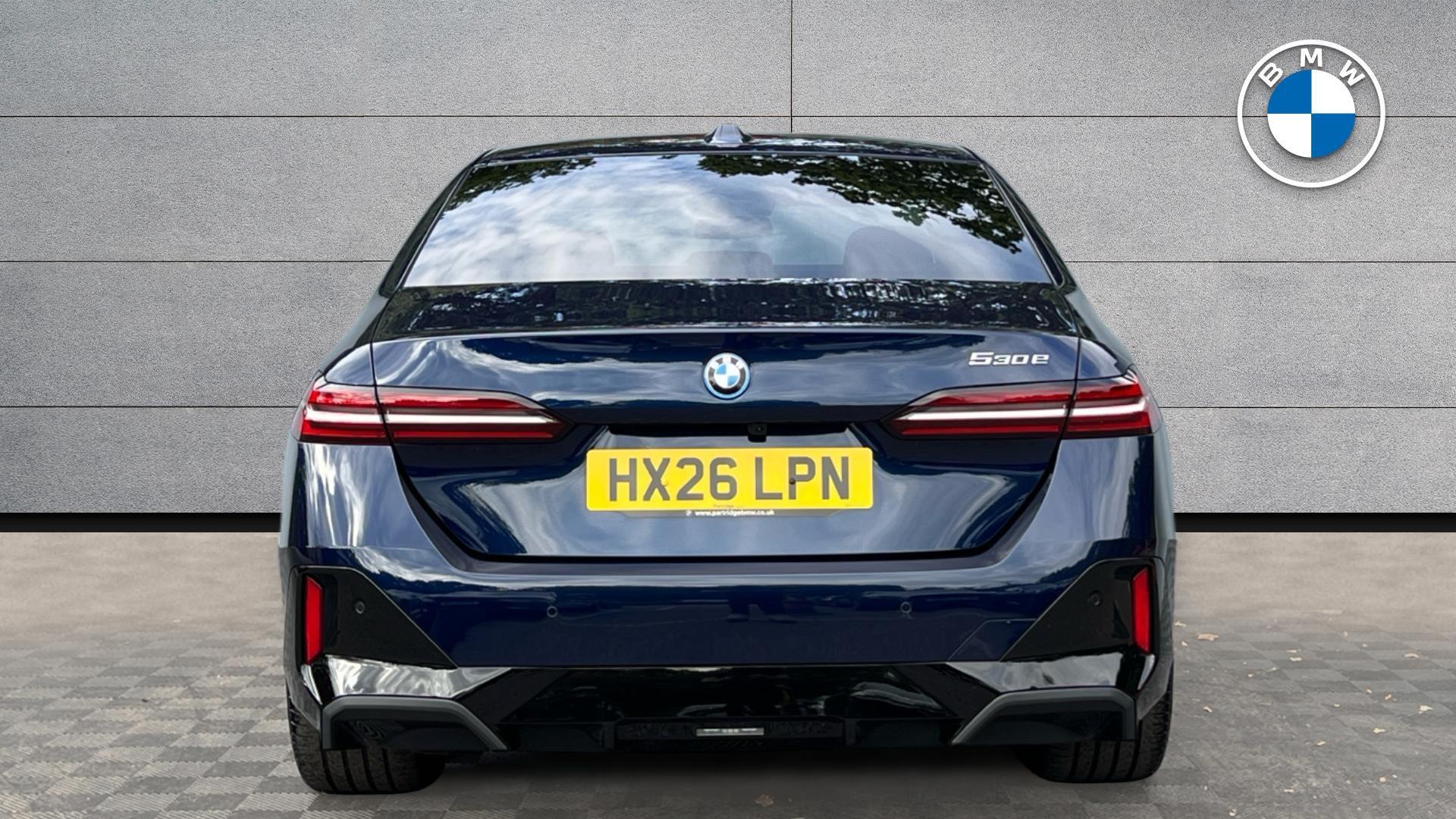BMW 5 Series view 15