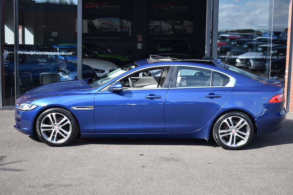 Jaguar Xe view 15