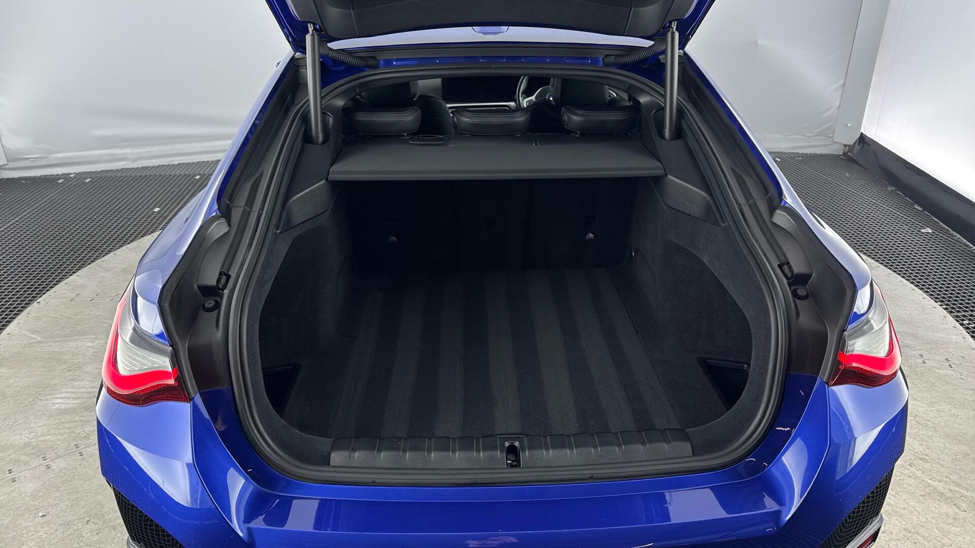 BMW I4 view 15