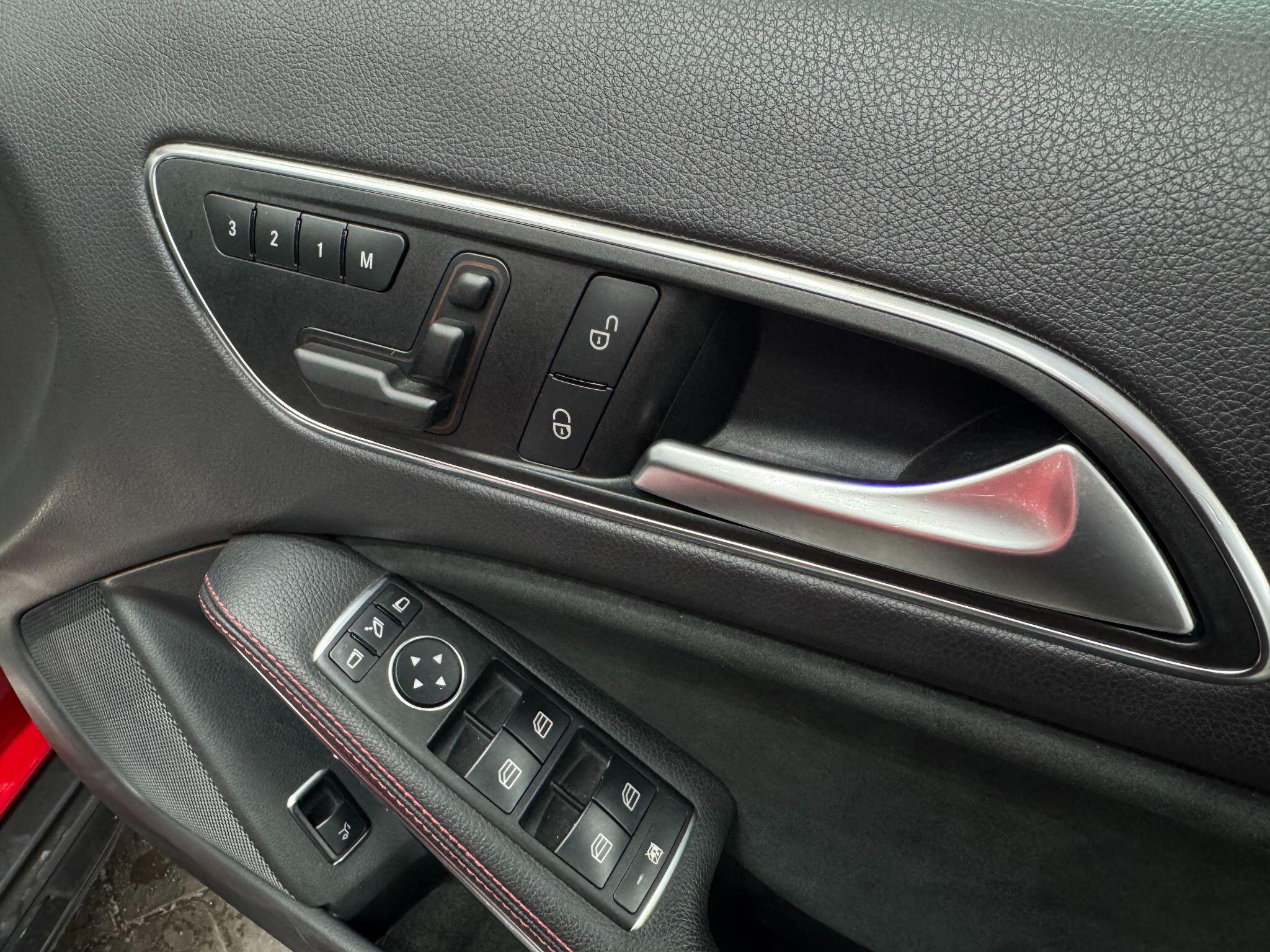 Mercedes-Benz GLA view 29