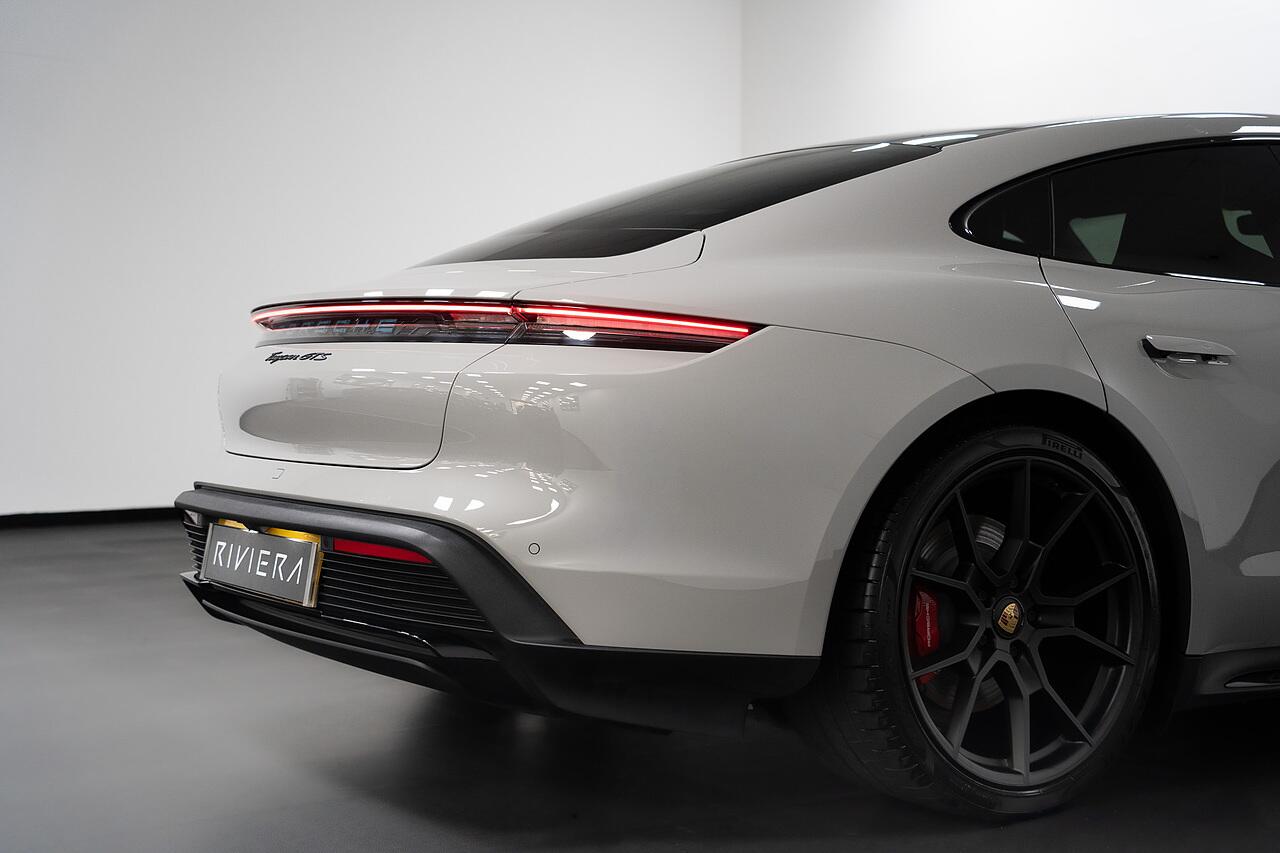 Porsche Taycan view 42