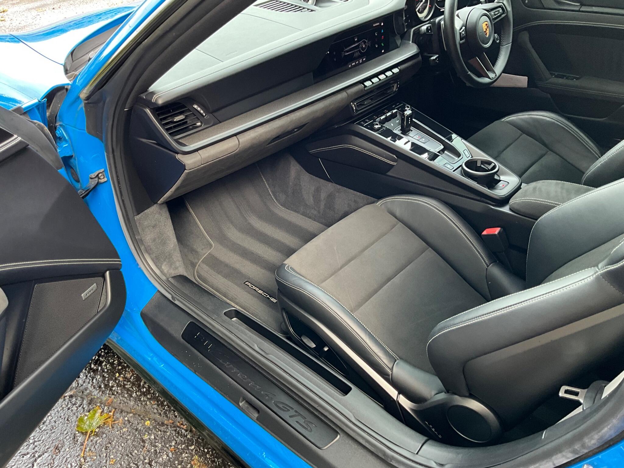 Porsche 911 view 27