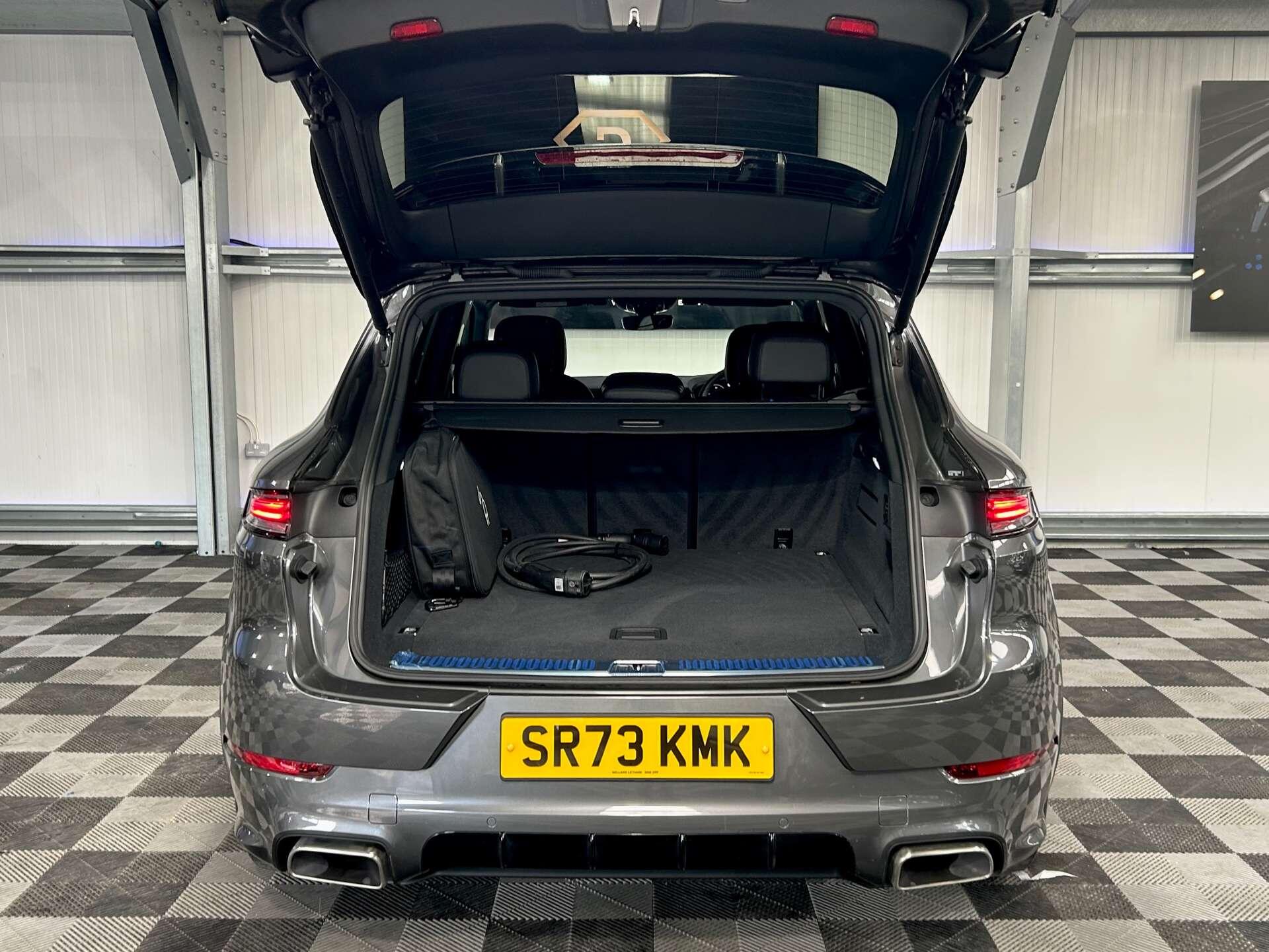Porsche Cayenne view 19