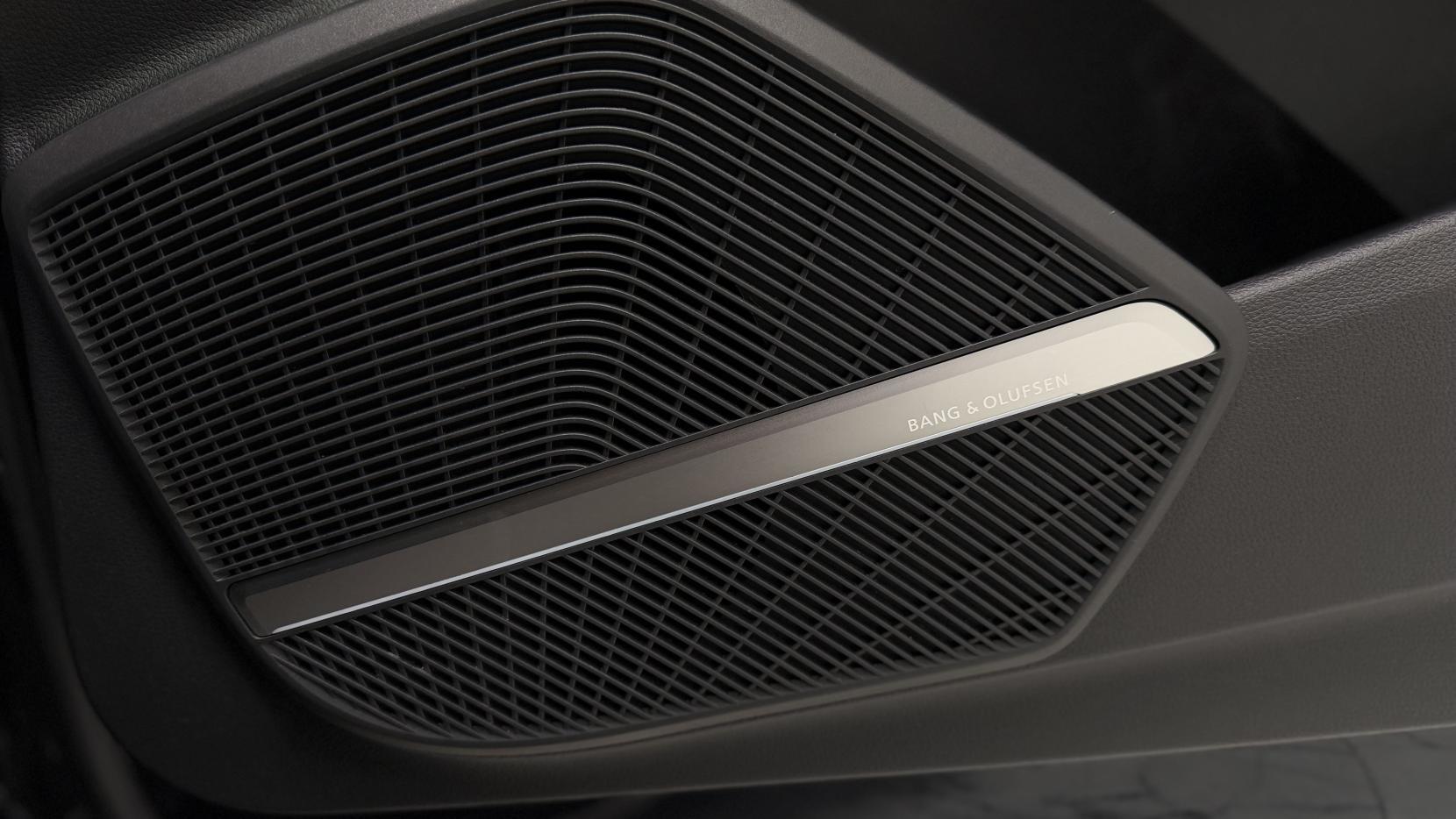 Audi SQ5 view 26