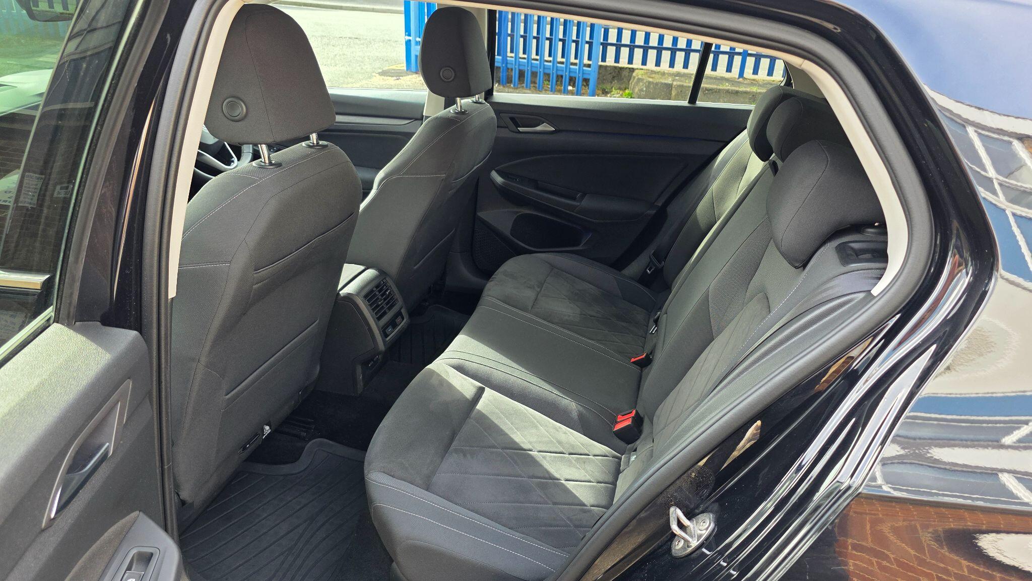 Volkswagen Golf view 17