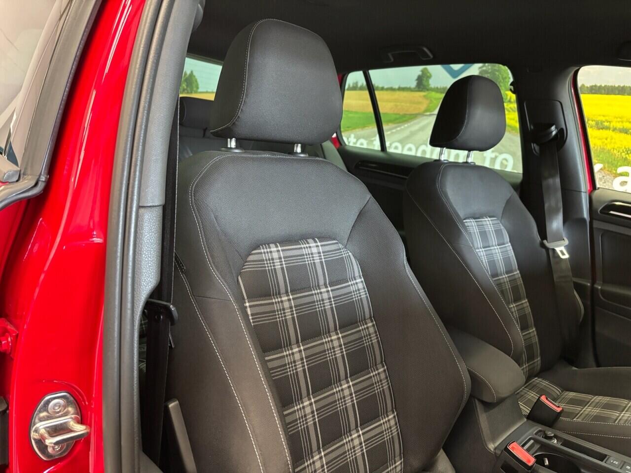 Volkswagen Golf view 13