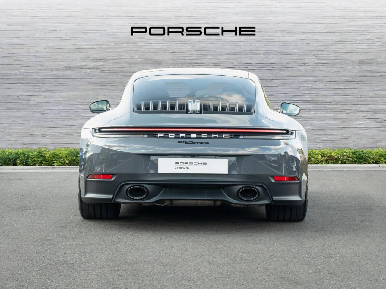 Porsche 911 view 7