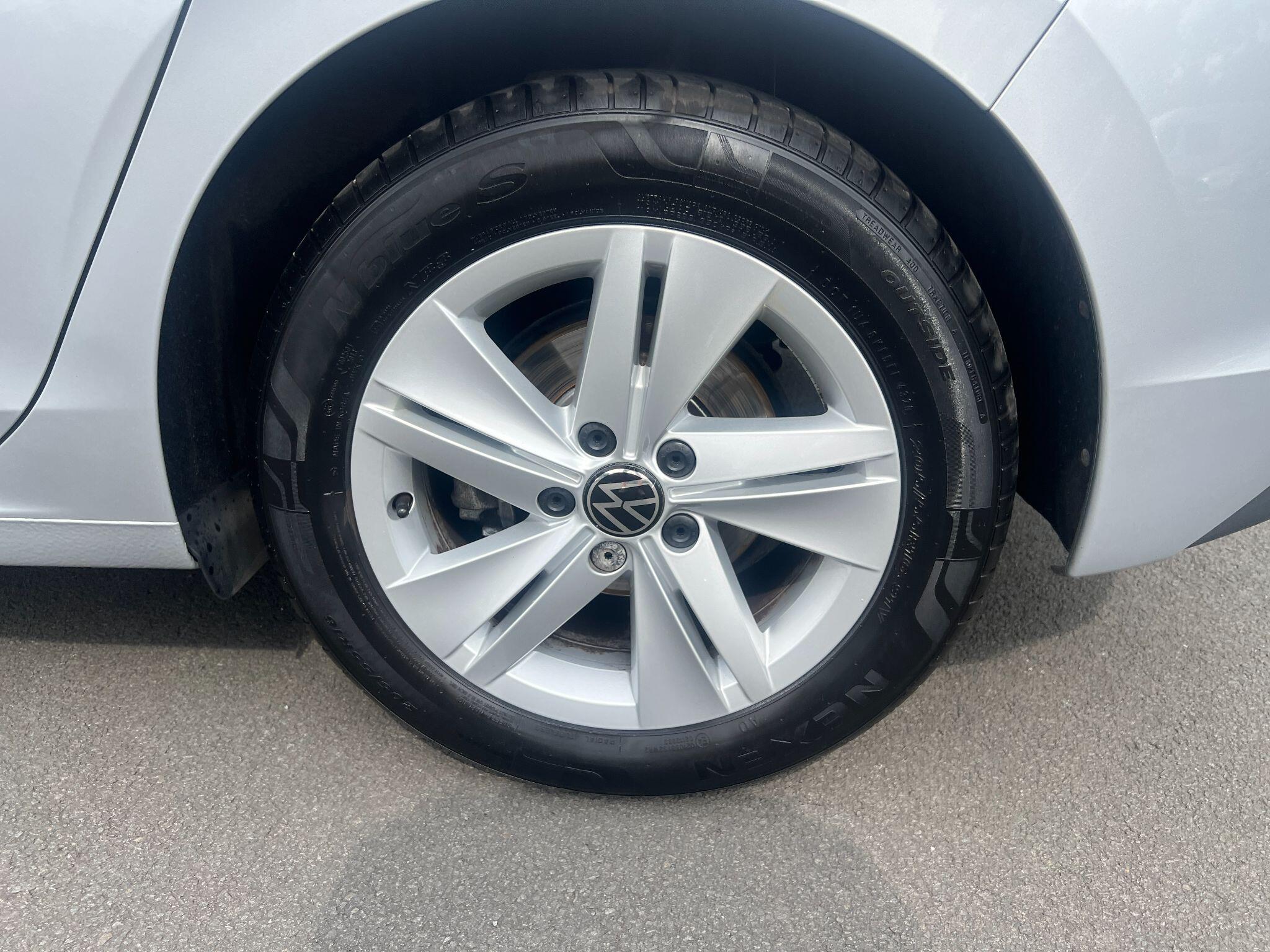 Volkswagen Golf view 26