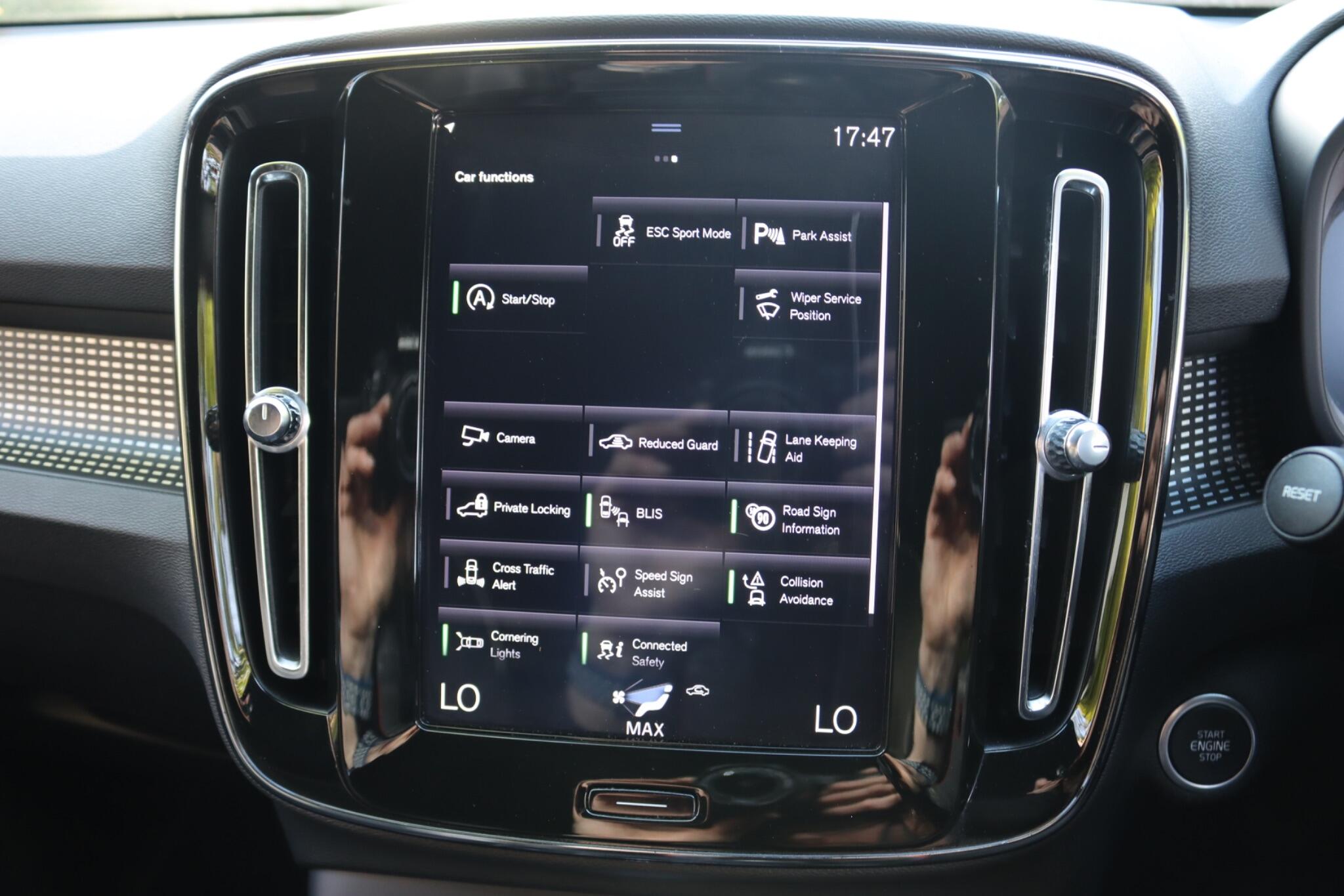 Volvo XC40 view 28