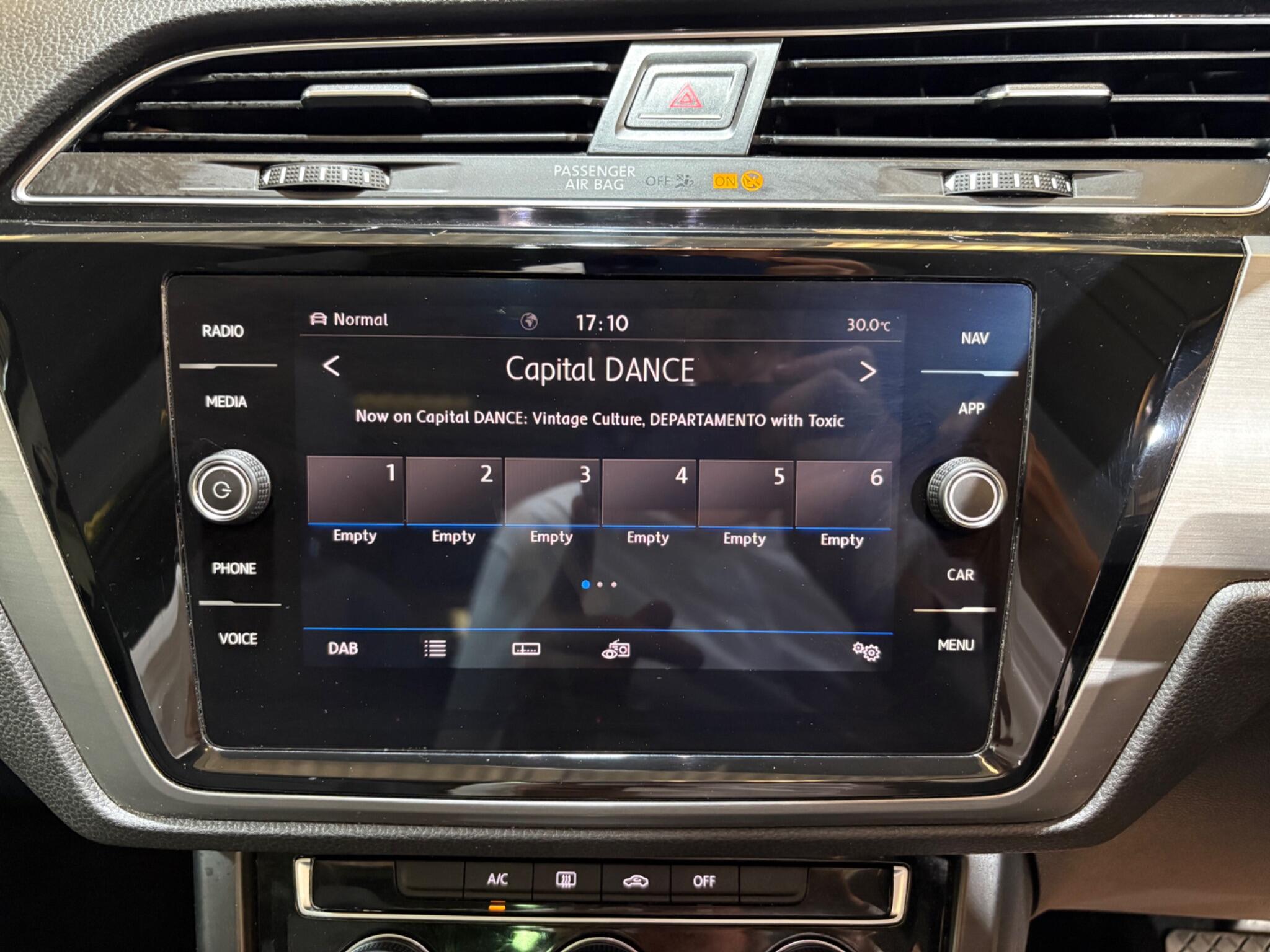 Volkswagen Touran view 69