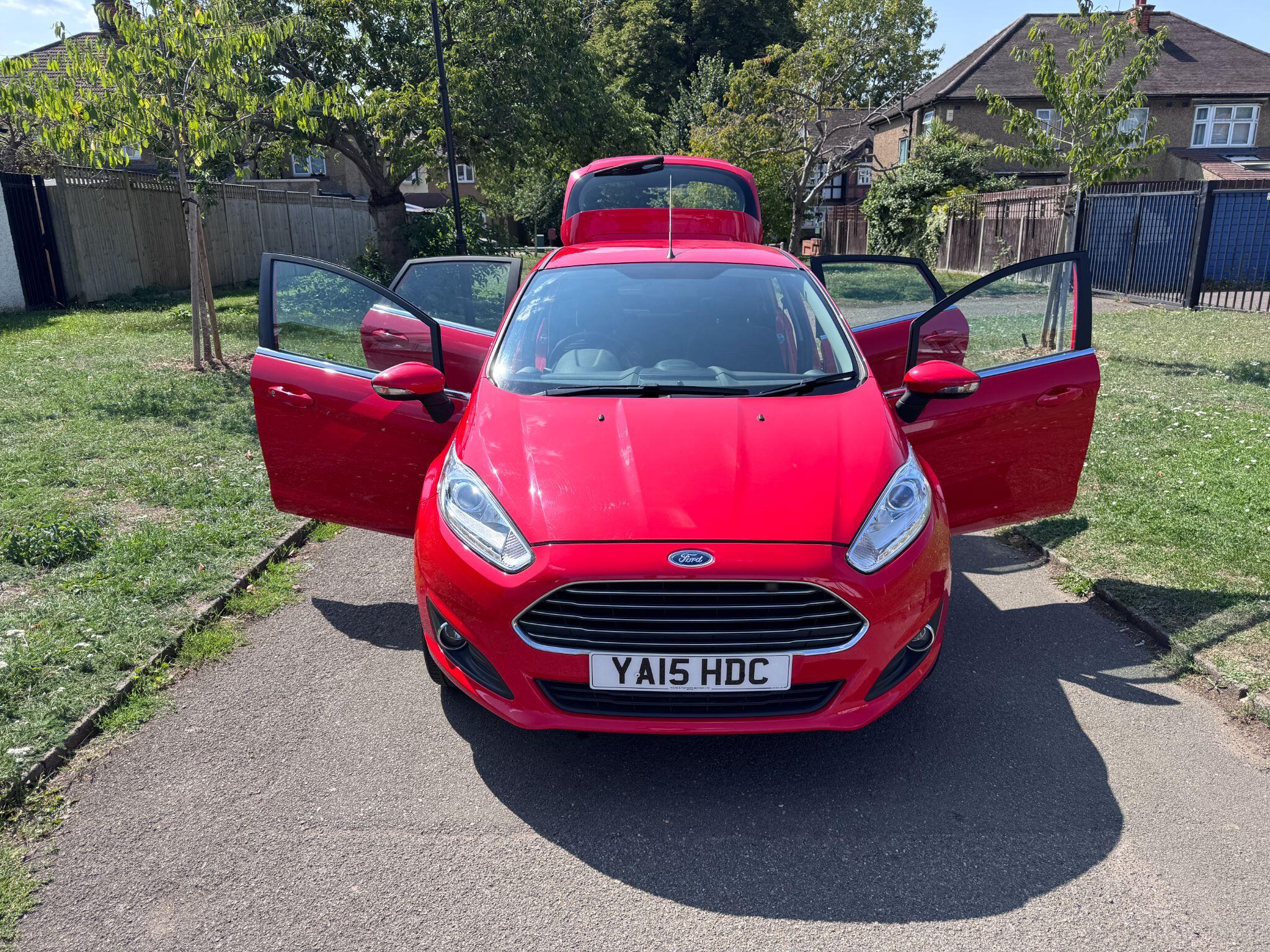 2015 Ford Fiesta image 28