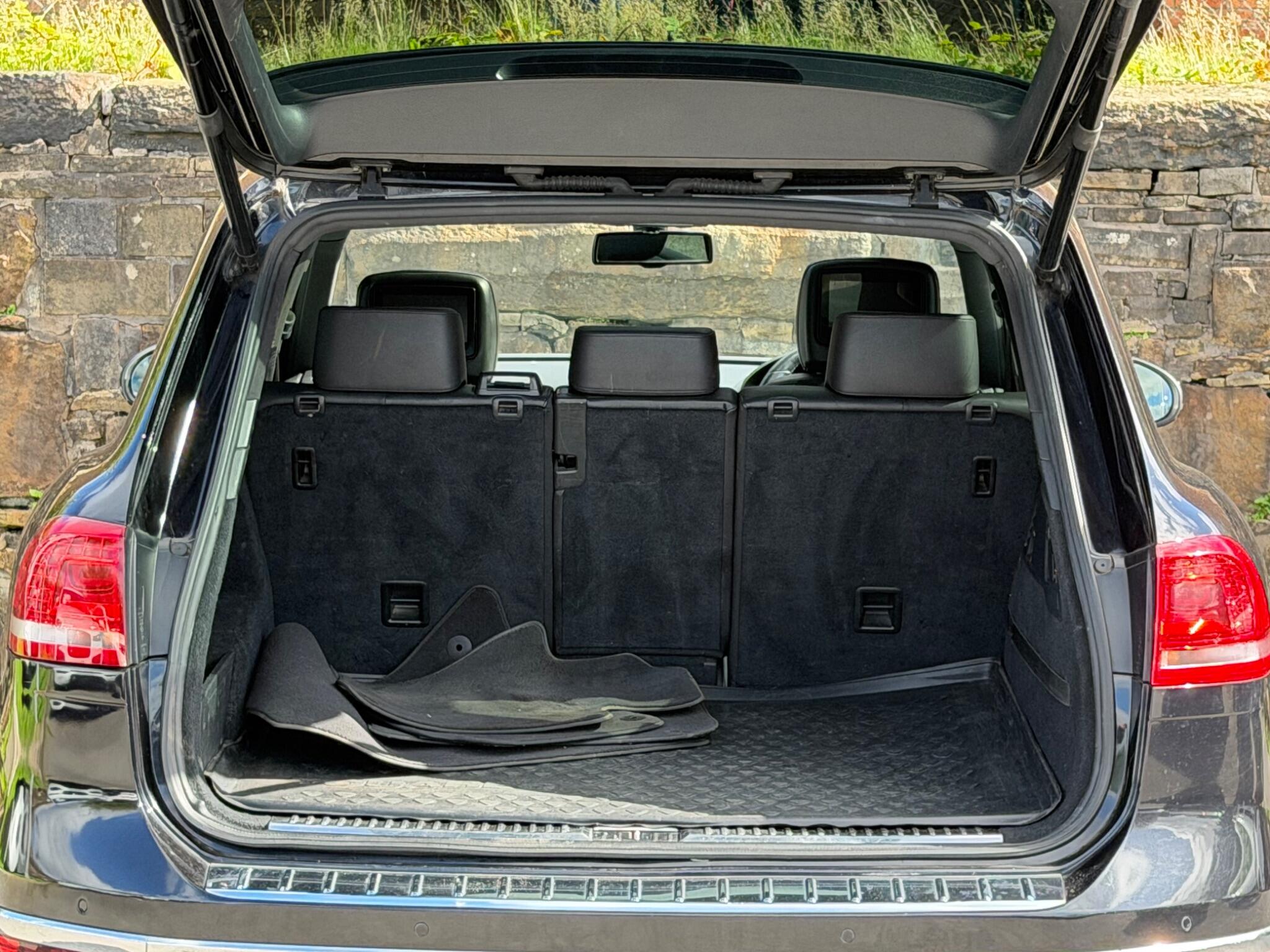 Volkswagen Touareg view 24