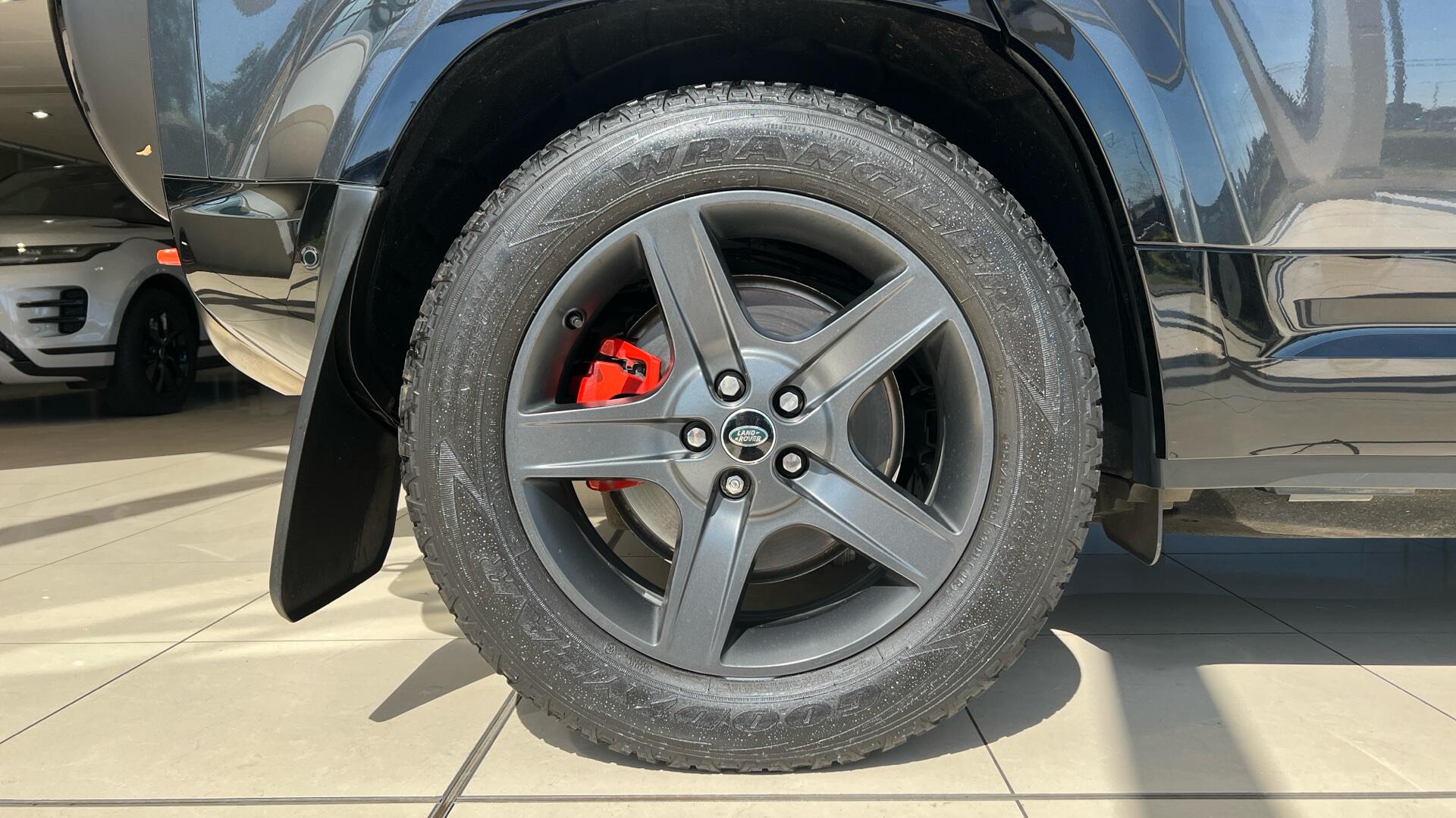 Land Rover Defender view 28