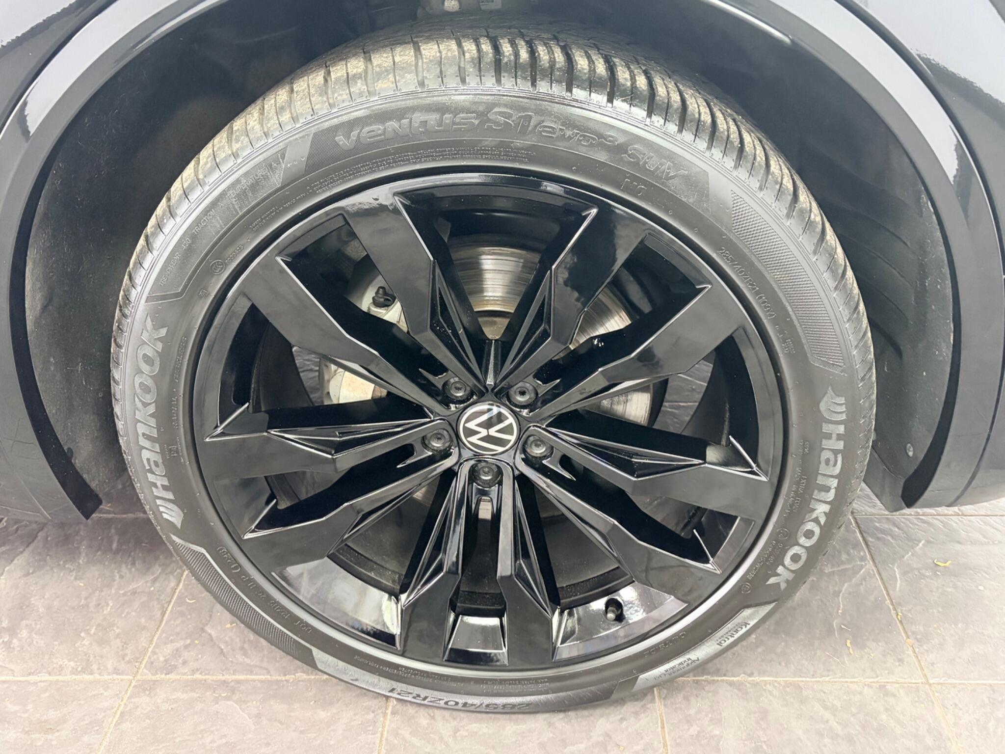Volkswagen Touareg view 18