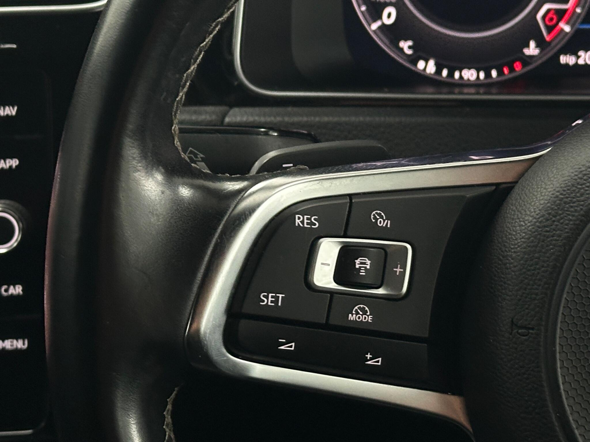 Volkswagen Golf view 25