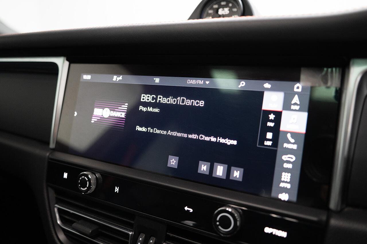 Porsche Macan view 13