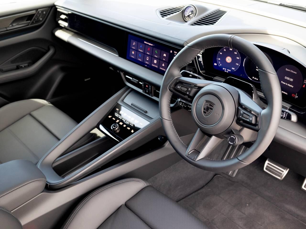 Porsche Macan view 4