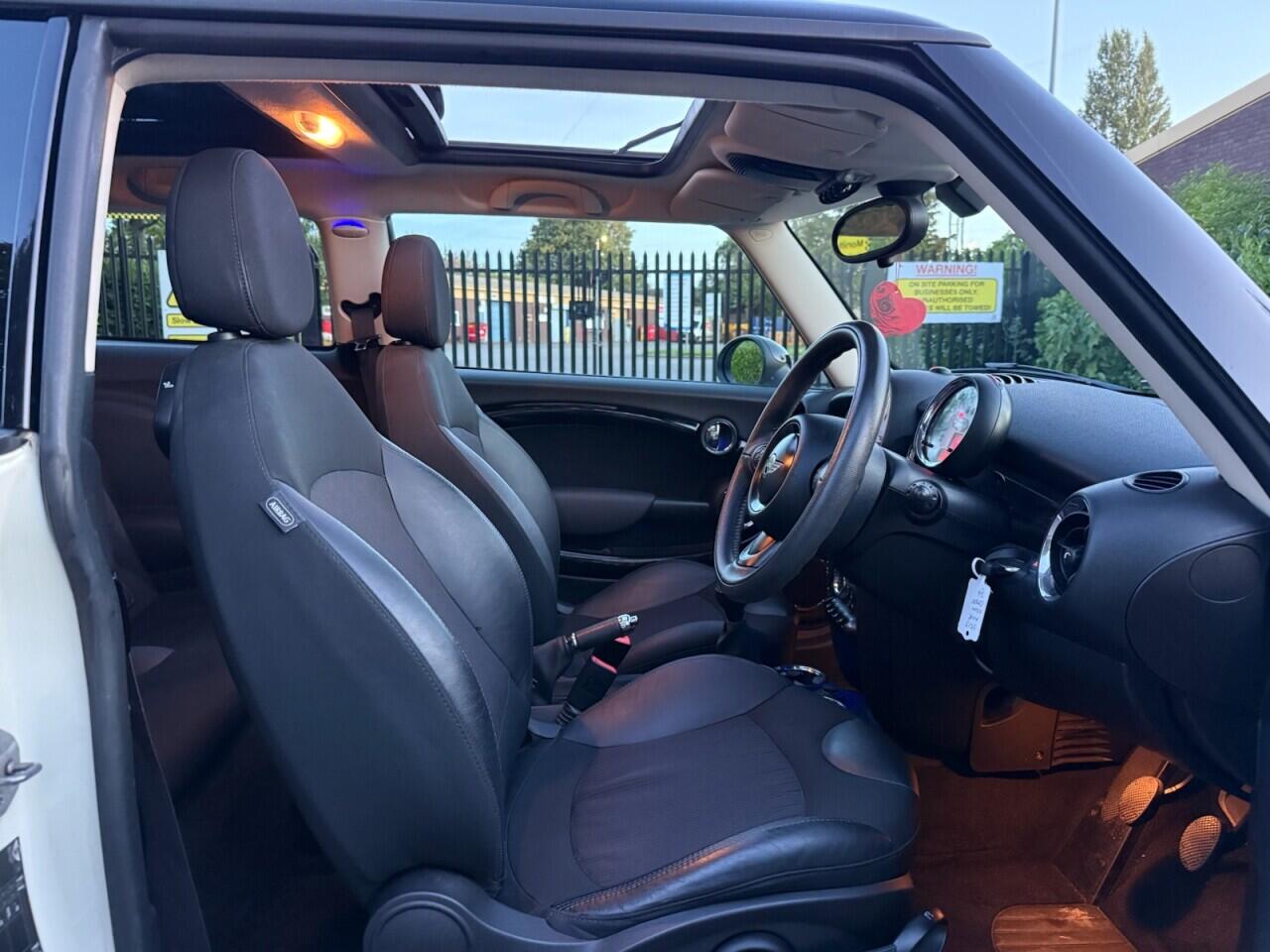 Mini Hatch view 9