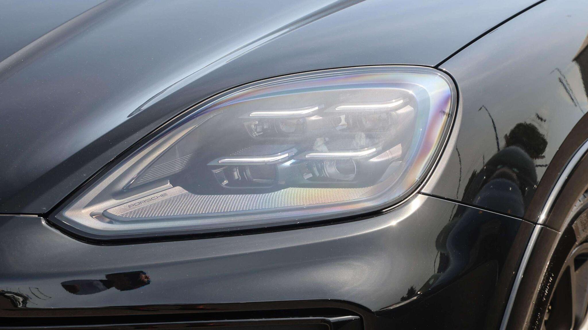 Porsche Cayenne view 27