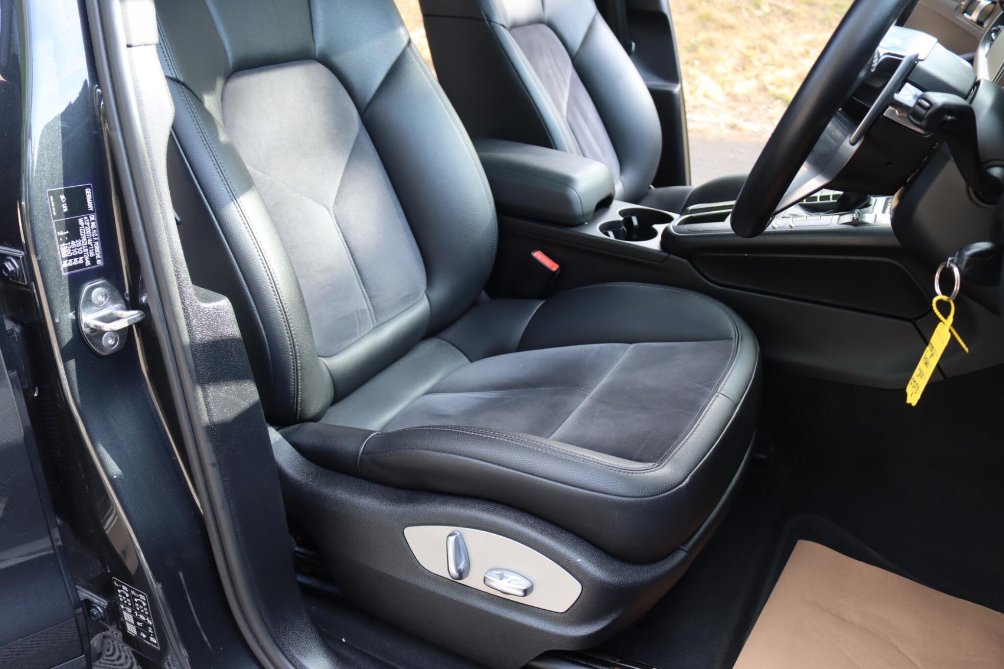 Porsche Macan view 8