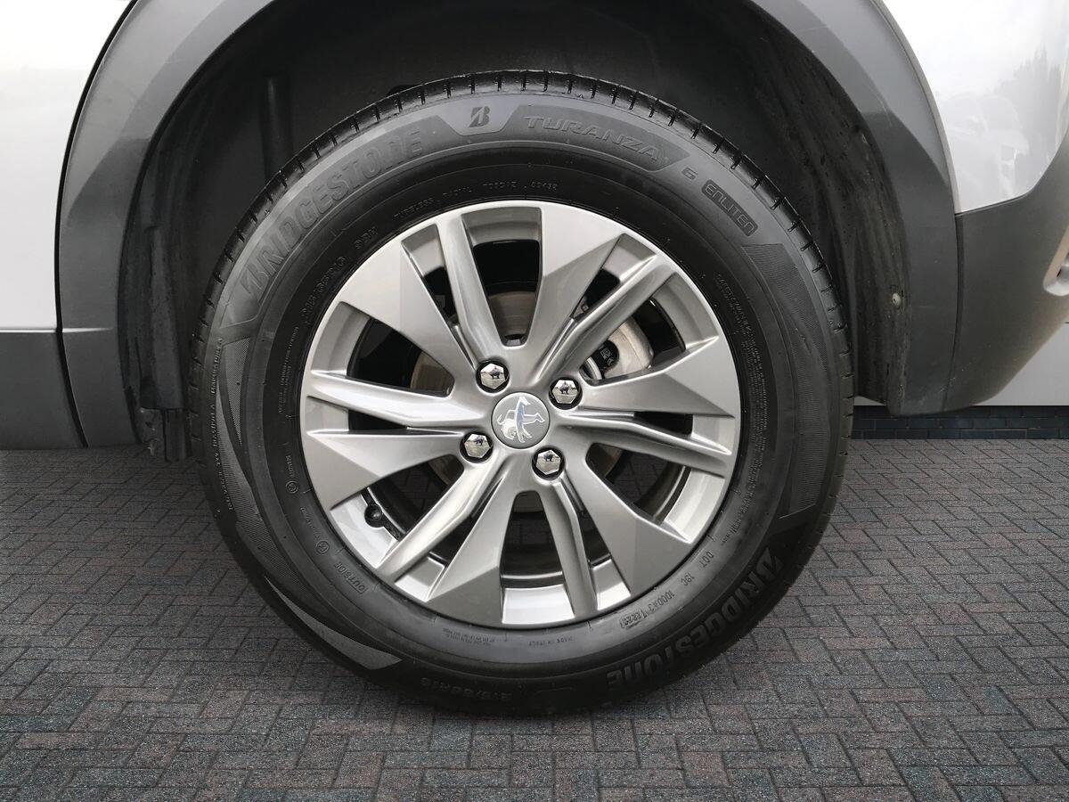 Peugeot 2008 view 12