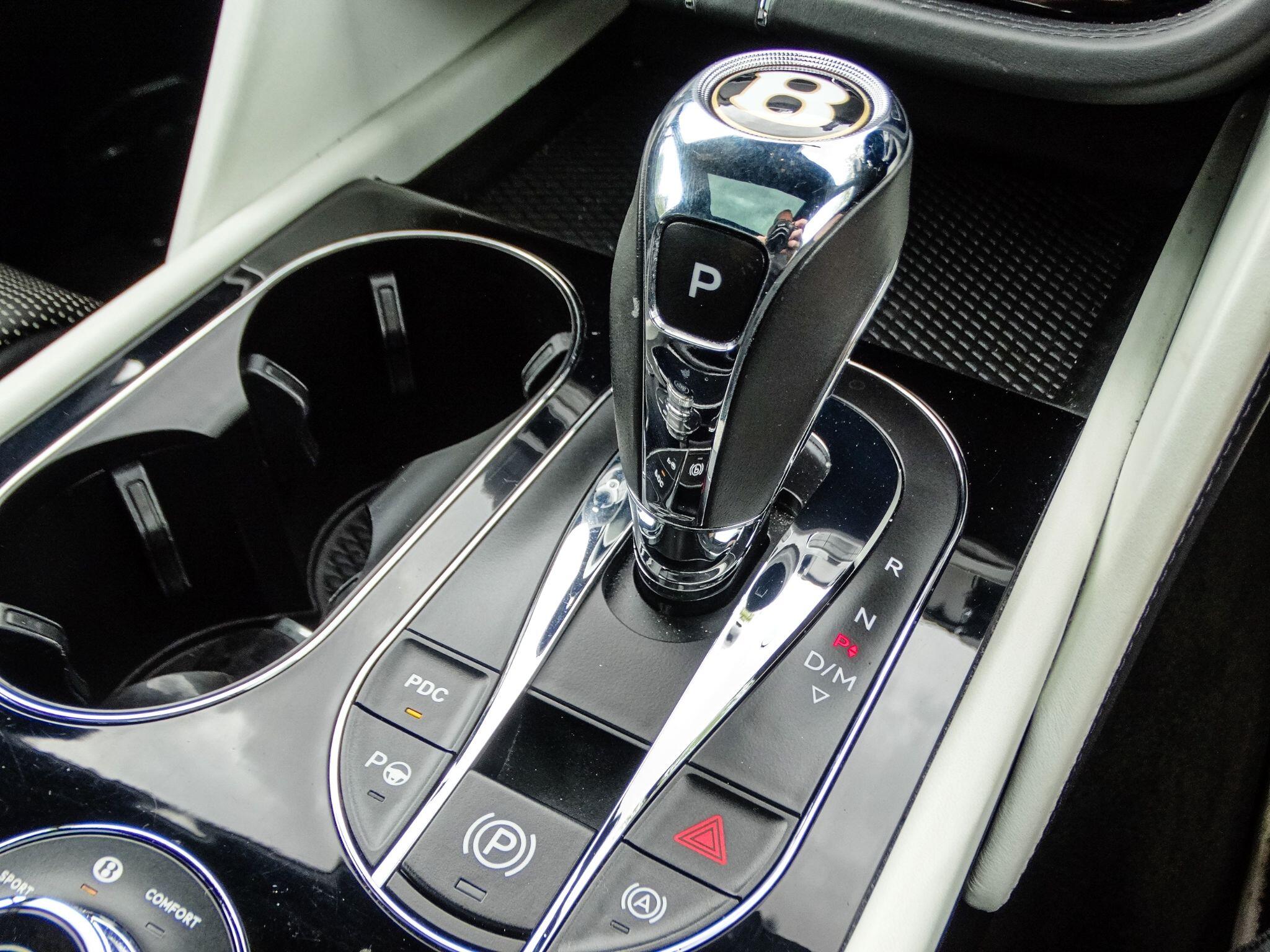 Bentley Bentayga view 41