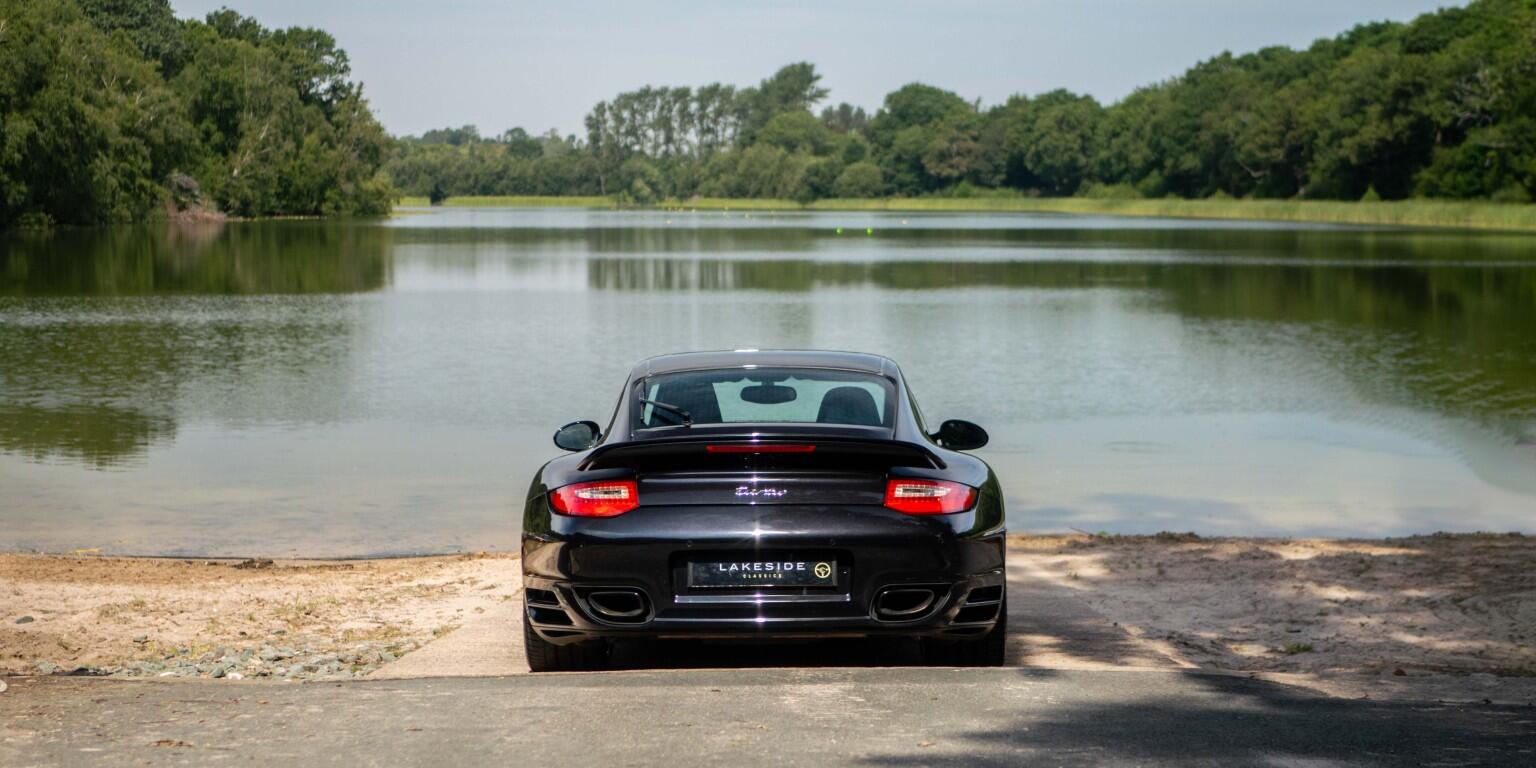 Porsche 911 view 5