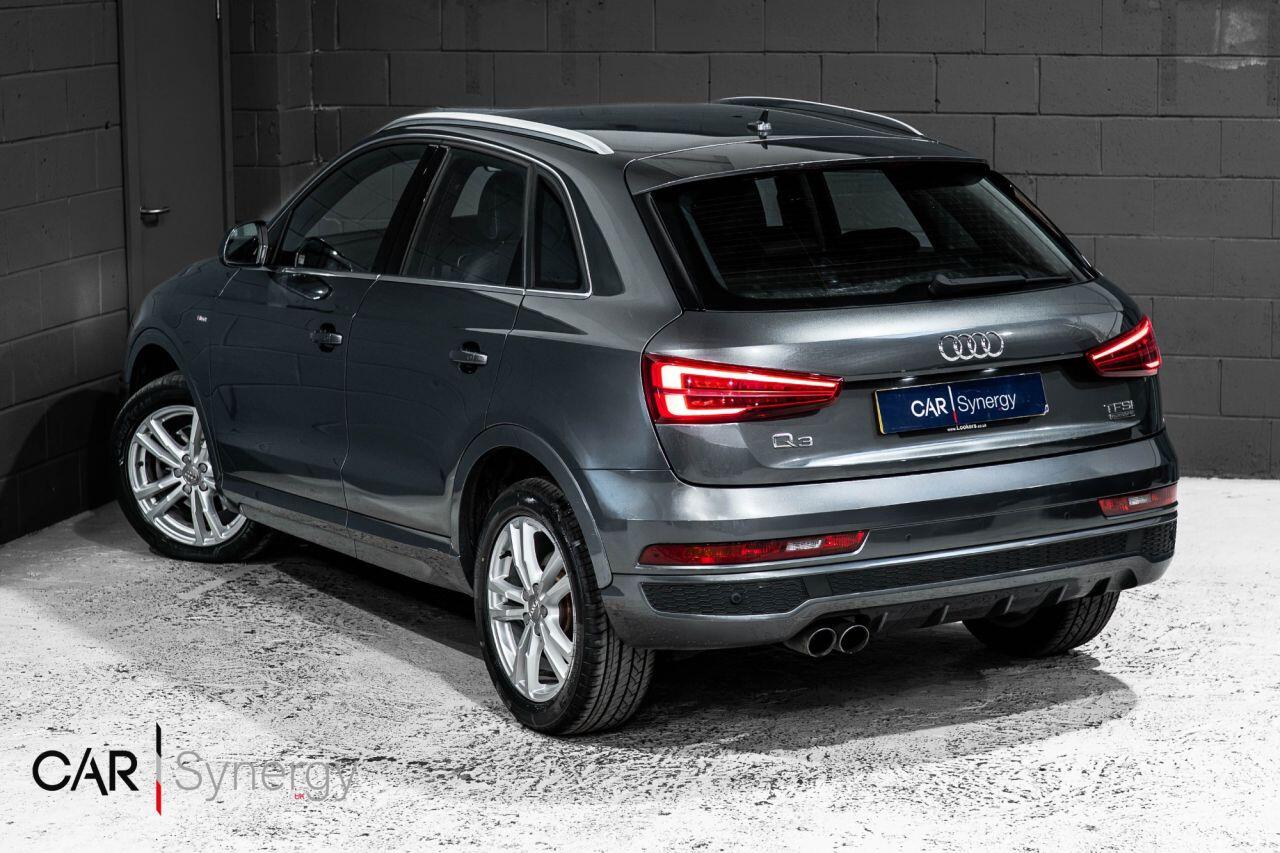 Audi Q3 view 3