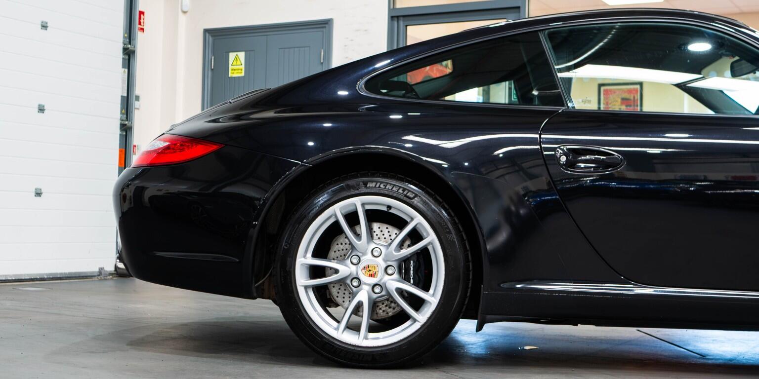 Porsche 911 view 11
