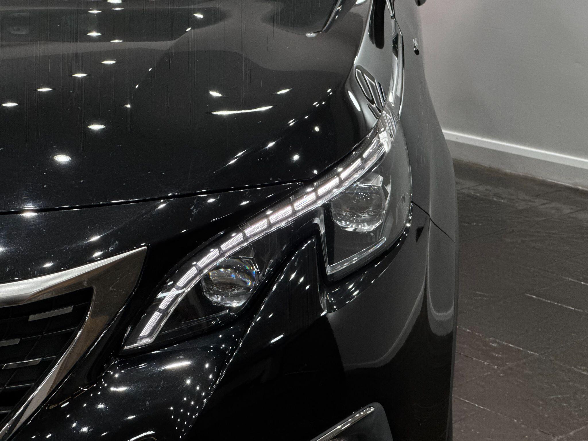 Peugeot 5008 view 9