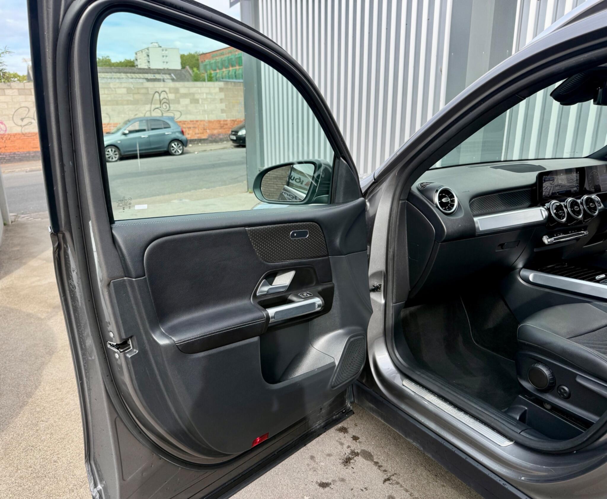 Mercedes-Benz GLB view 15
