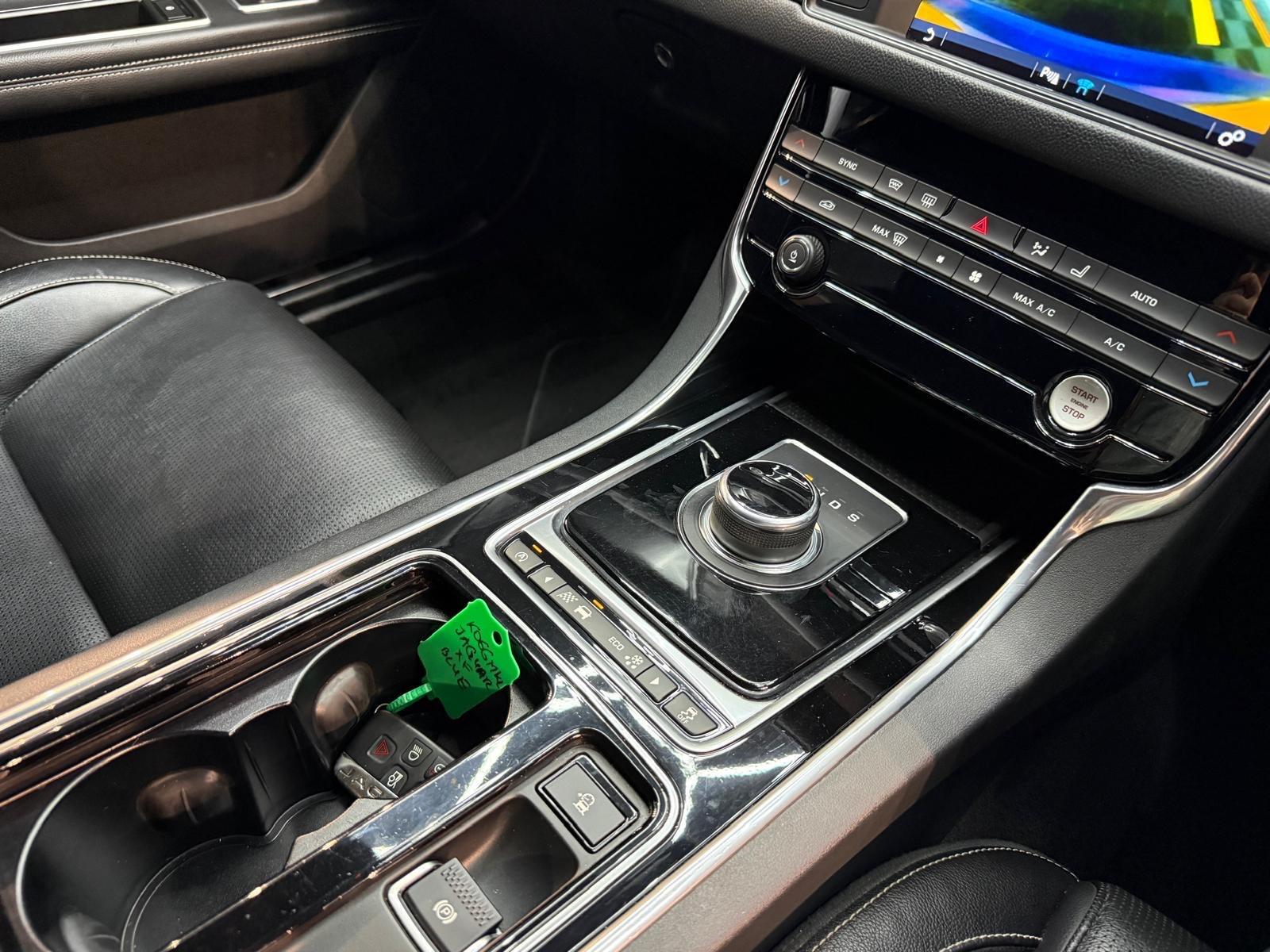 Jaguar XF view 9