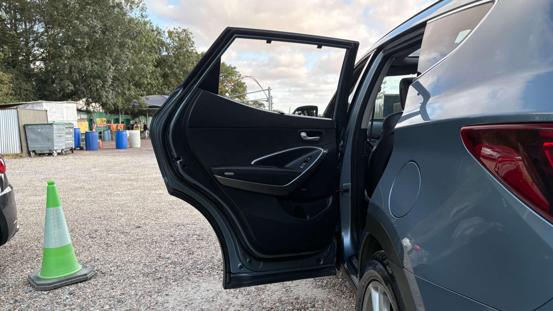 Hyundai Santa Fe view 45