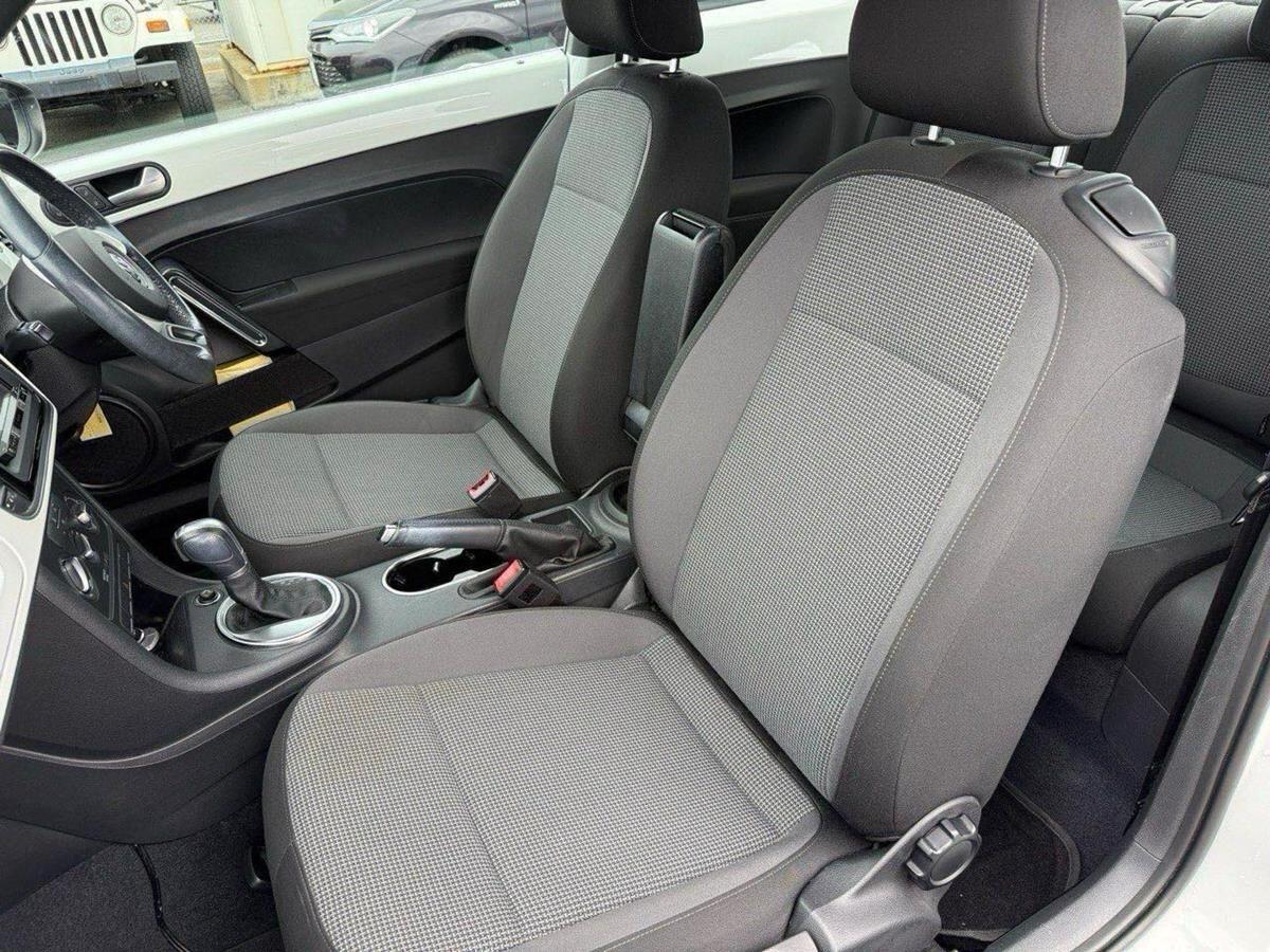 Volkswagen Beetle view 11