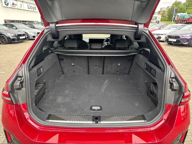 BMW 5 Series view 13