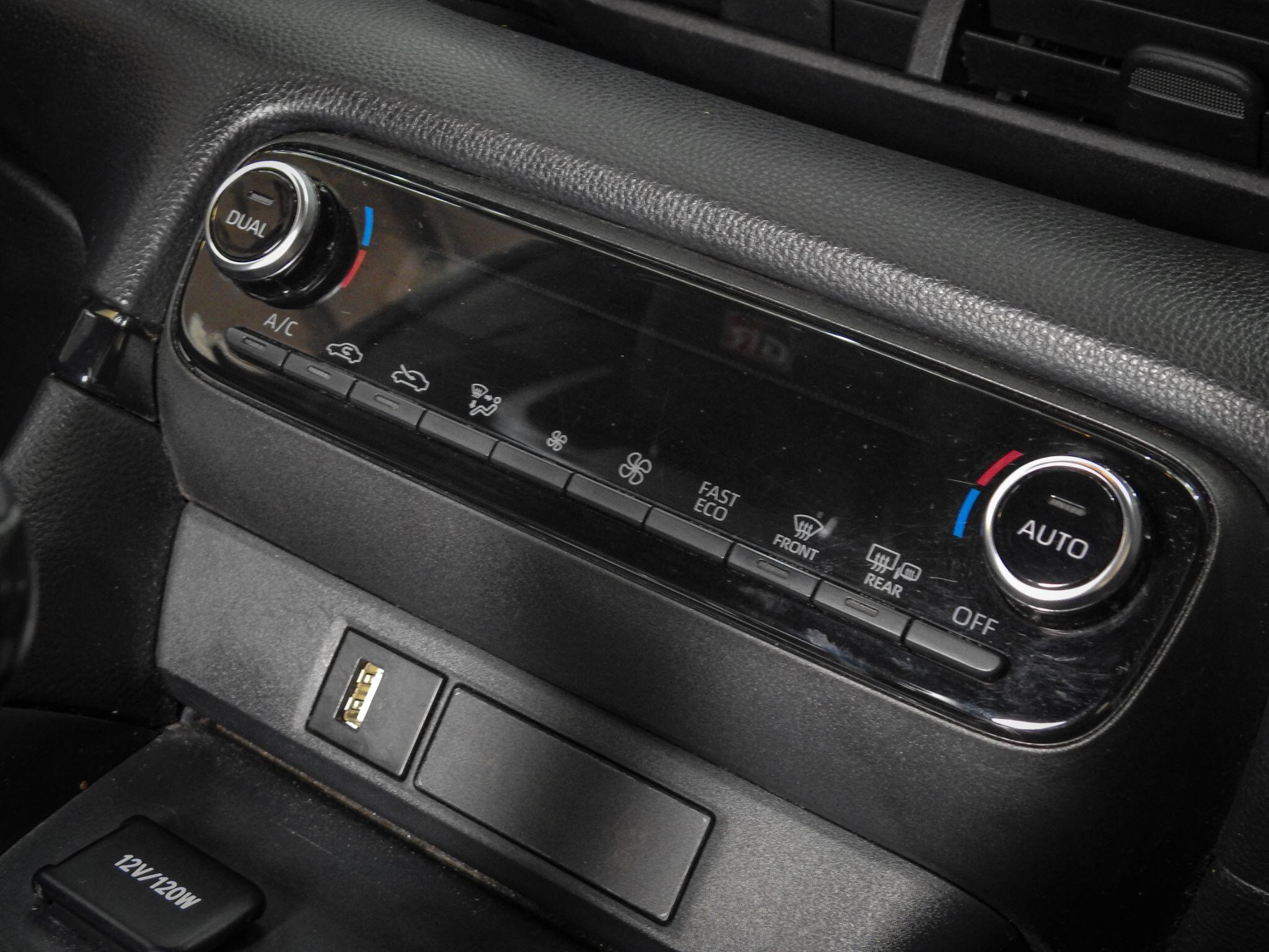Toyota Yaris view 33