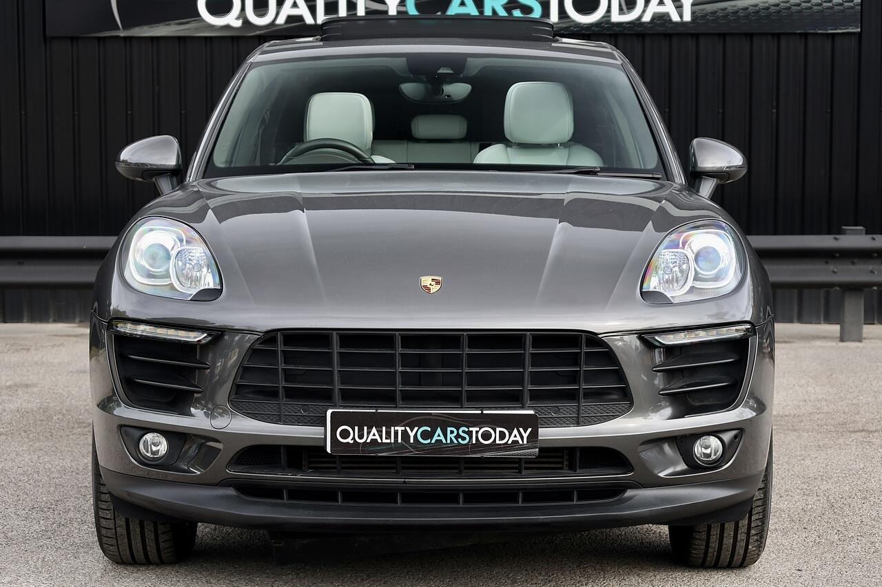 Porsche Macan view 4