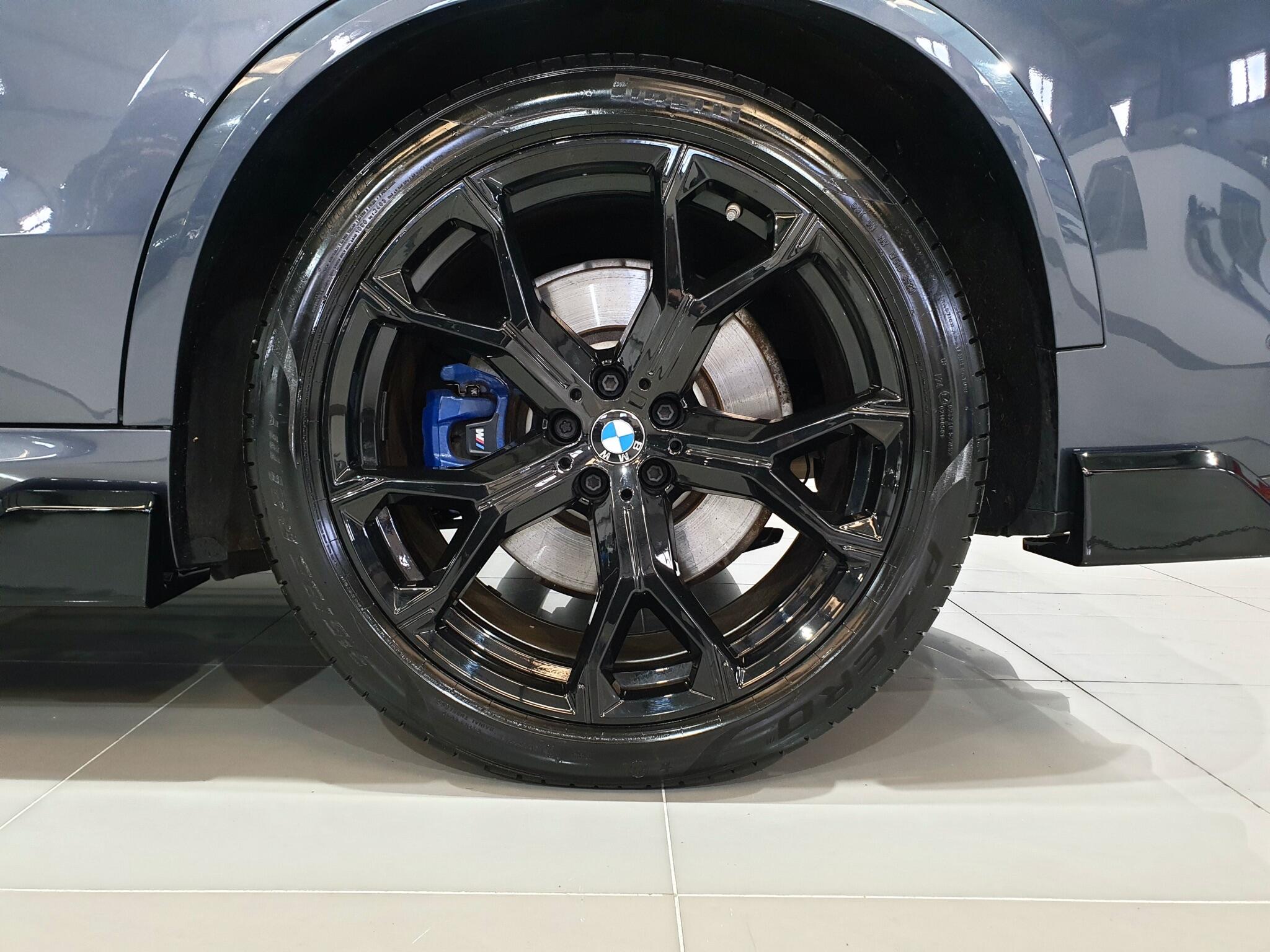 BMW X5 view 40