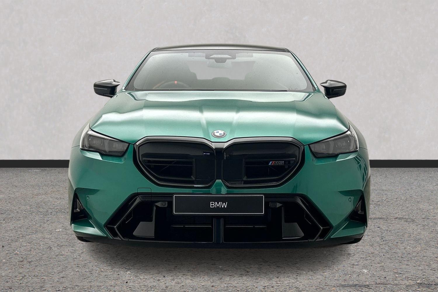 BMW M5 view 16