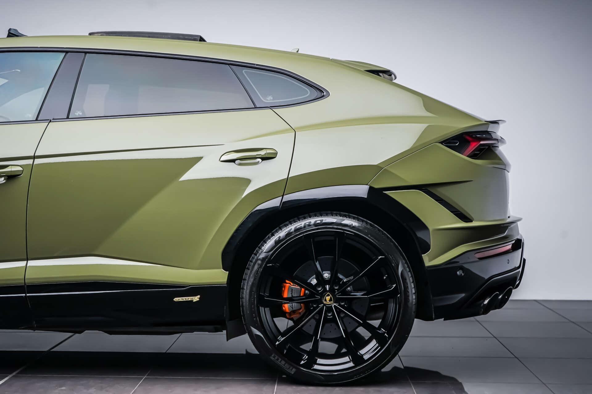 Lamborghini Urus view 19