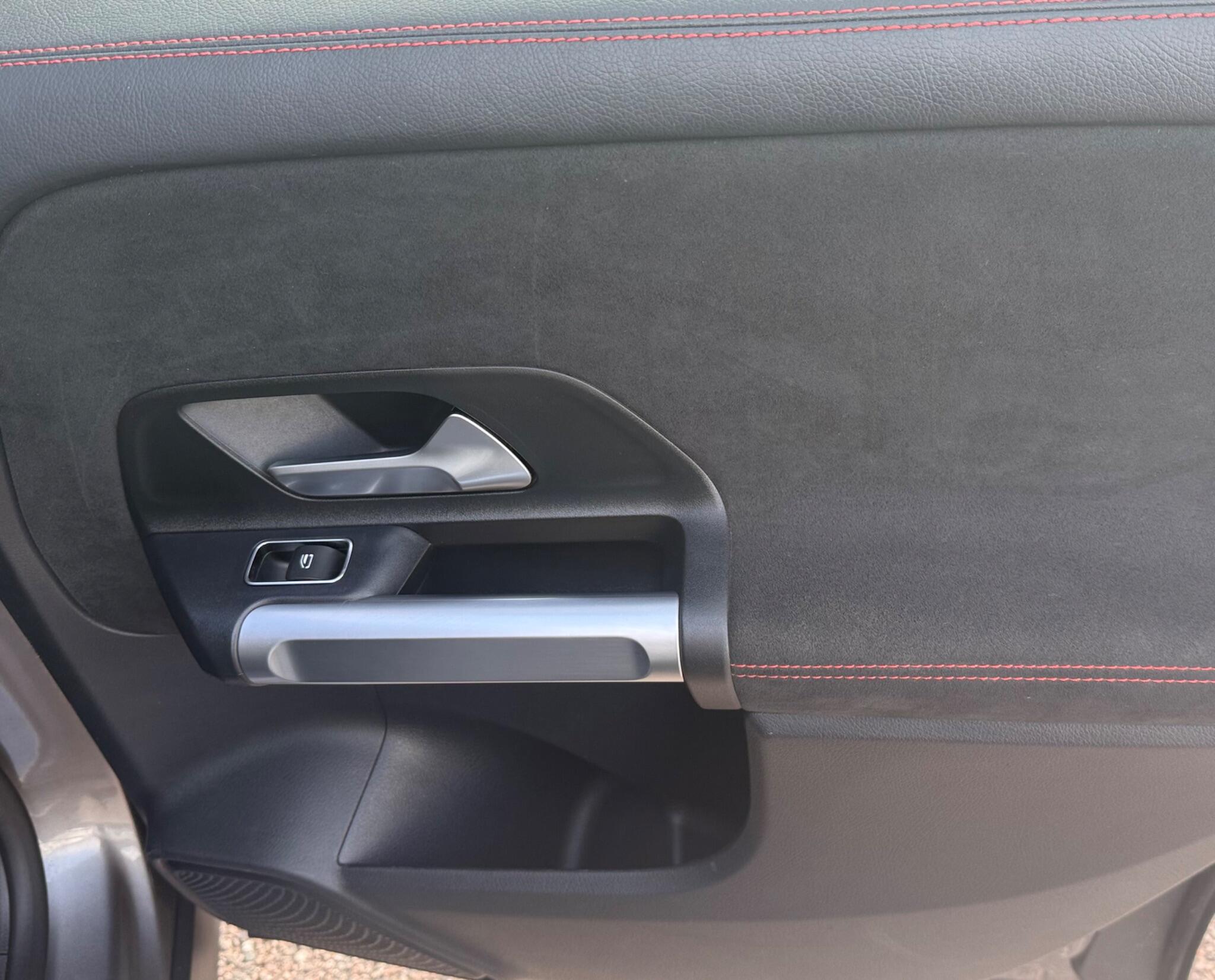 Mercedes-Benz GLB view 7