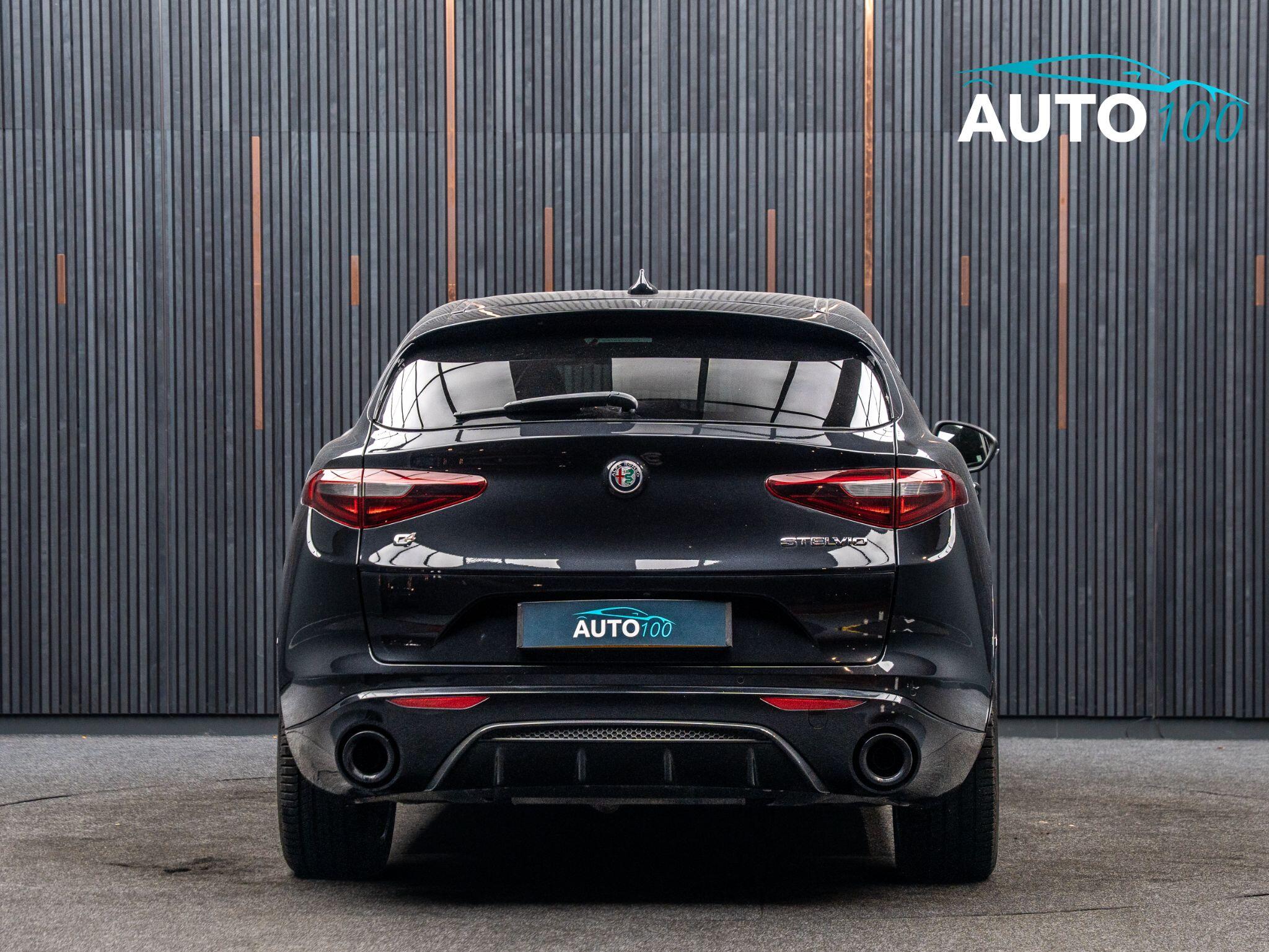 Alfa Romeo Stelvio view 23