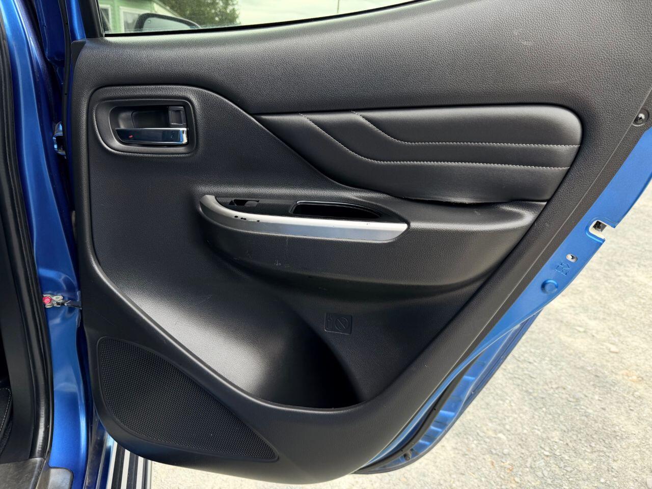 Mitsubishi L200 view 18