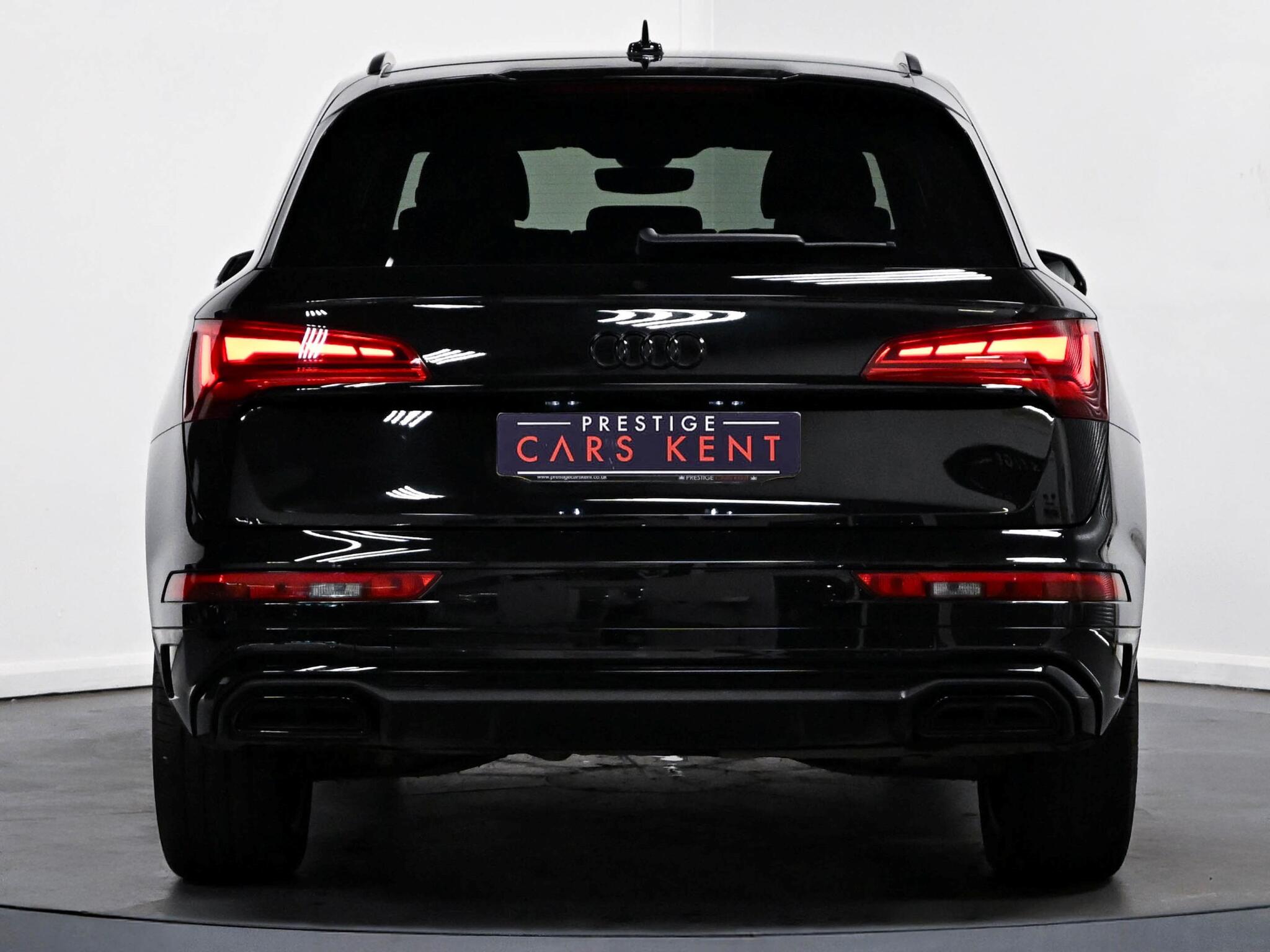 Audi Q5 view 18